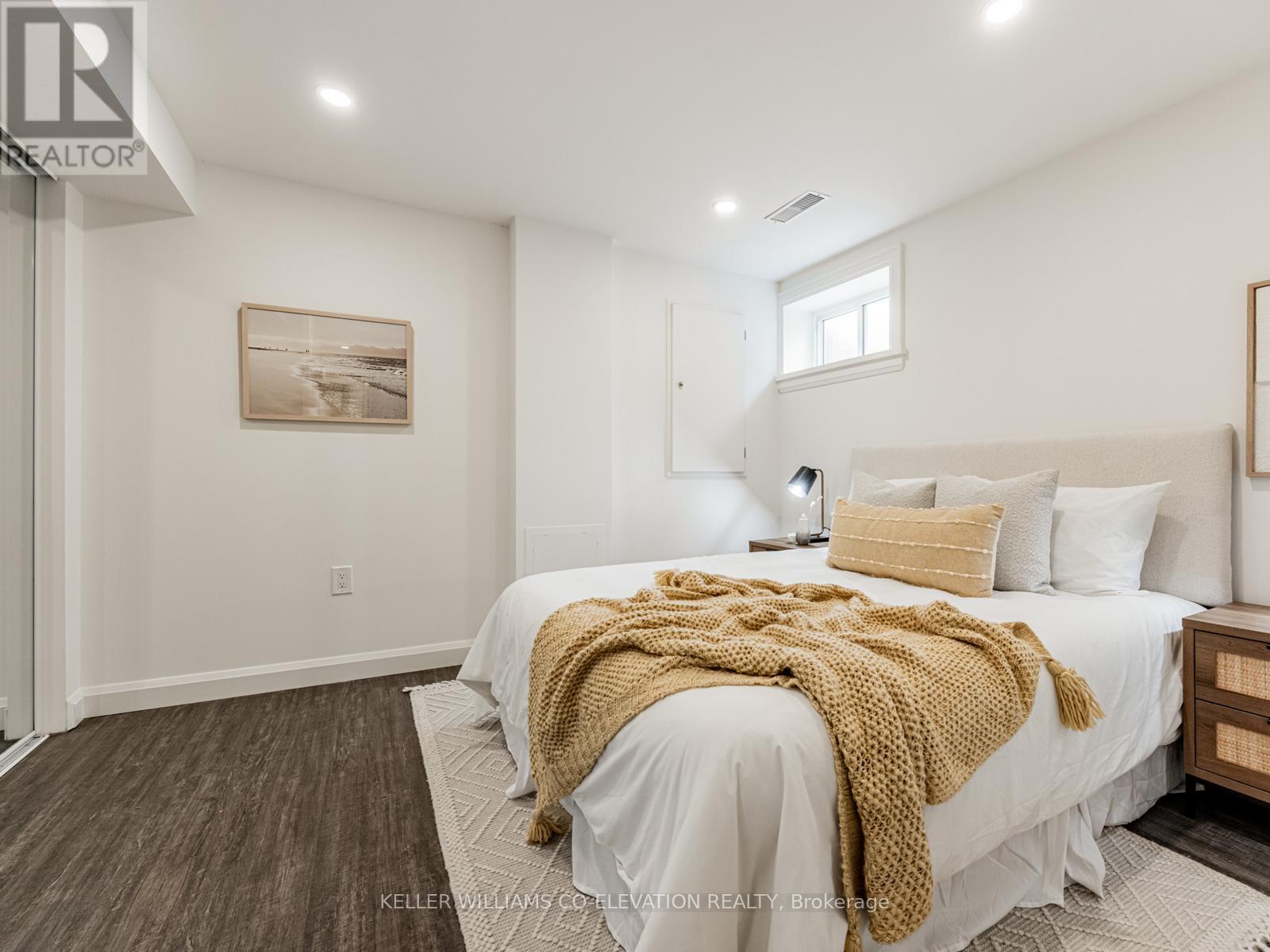 54 Pasadena Gardens, Toronto (Lambton Baby Point), Ontario  M6S 4R5 - Photo 28 - W12447562