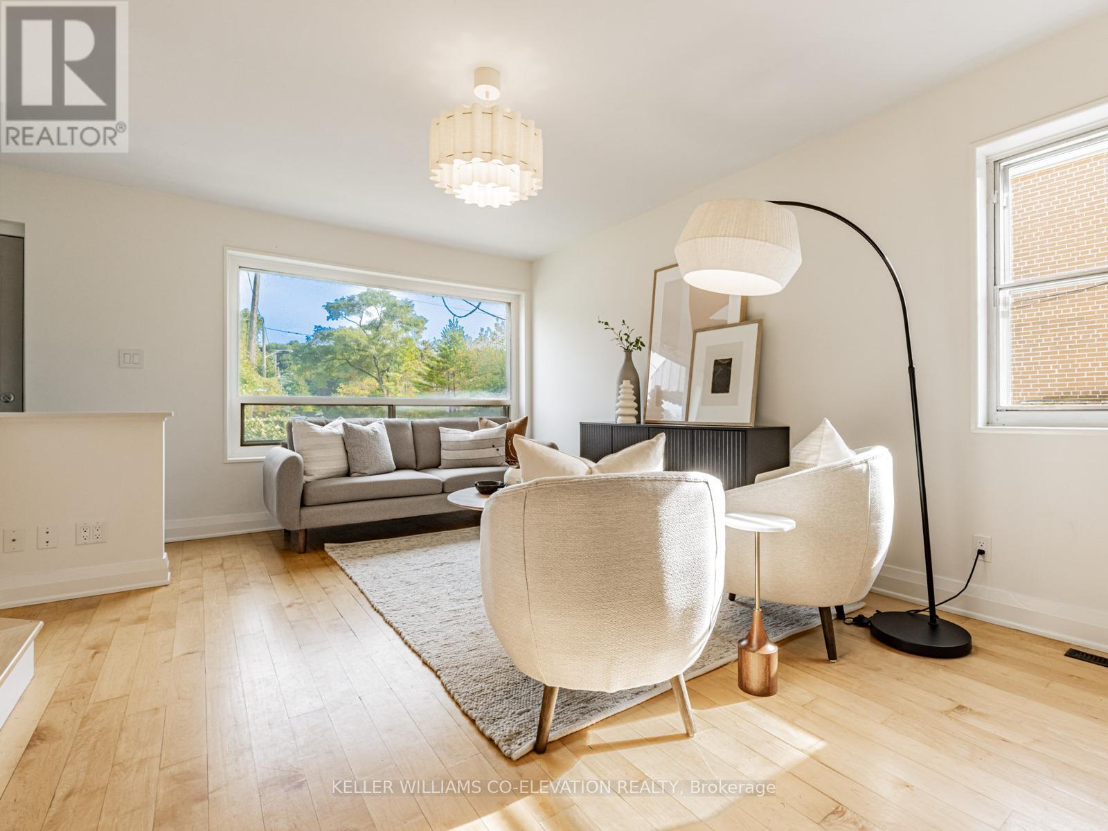 54 Pasadena Gardens, Toronto (Lambton Baby Point), Ontario  M6S 4R5 - Photo 6 - W12447562