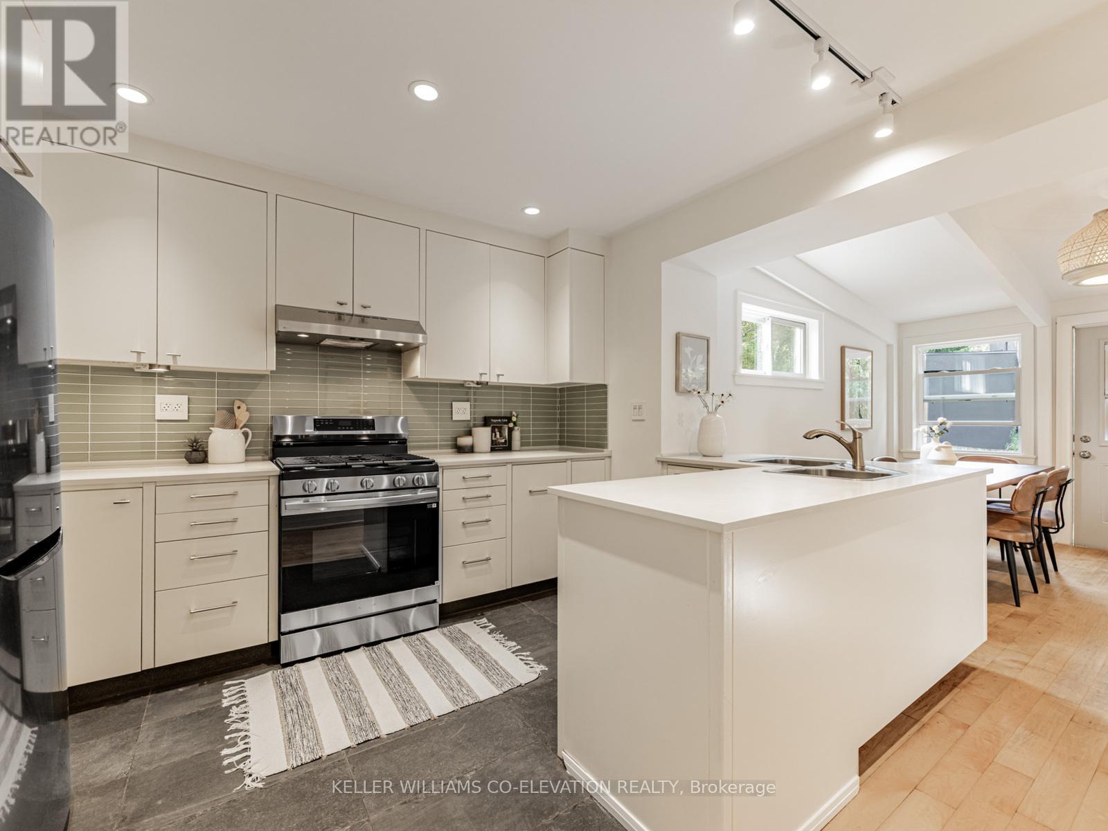 54 Pasadena Gardens, Toronto (Lambton Baby Point), Ontario  M6S 4R5 - Photo 8 - W12447562
