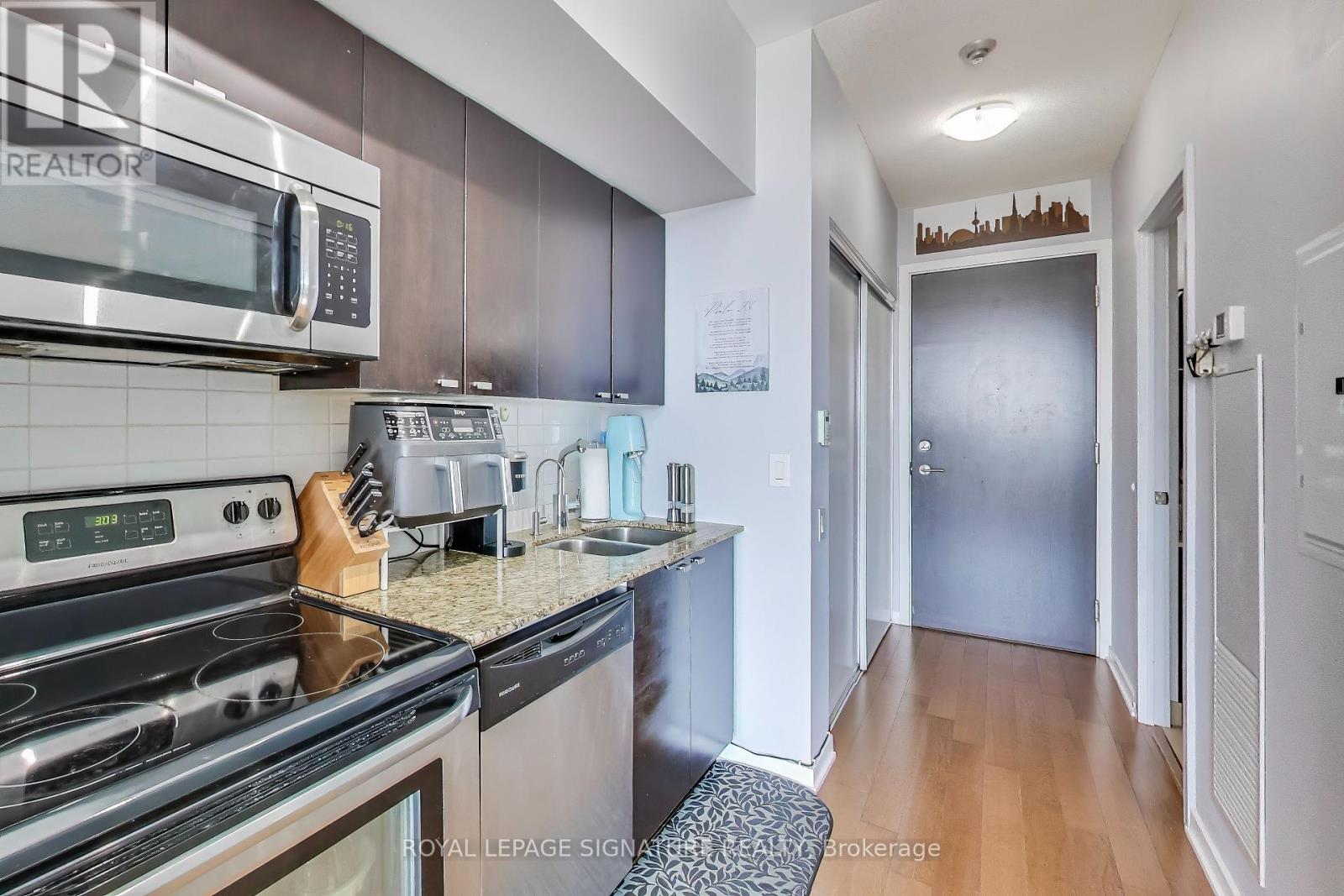1207 - 105 The Queensway, Toronto (High Park-Swansea), Ontario  M6S 5B5 - Photo 8 - W12447569