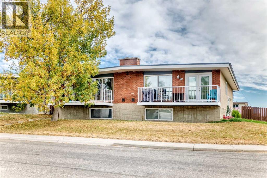 133 & 135 Huntford Close Ne, Calgary, Alberta  T2K 3Y7 - Photo 1 - A2261915