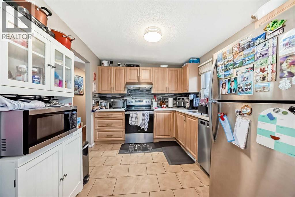 133 & 135 Huntford Close Ne, Calgary, Alberta  T2K 3Y7 - Photo 4 - A2261915