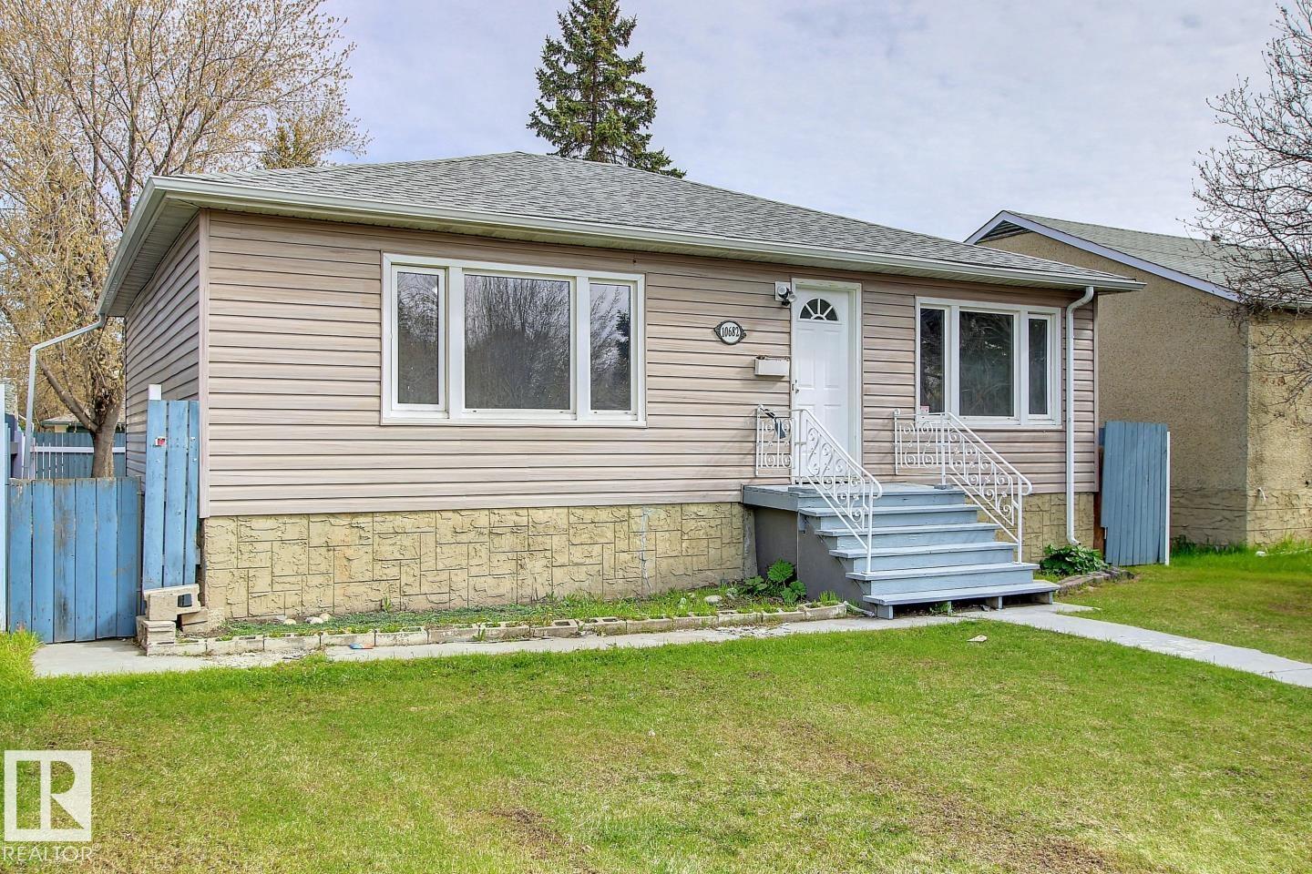 10682 61 Av Nw, Edmonton, Alberta  T6H 1L7 - Photo 2 - E4461028