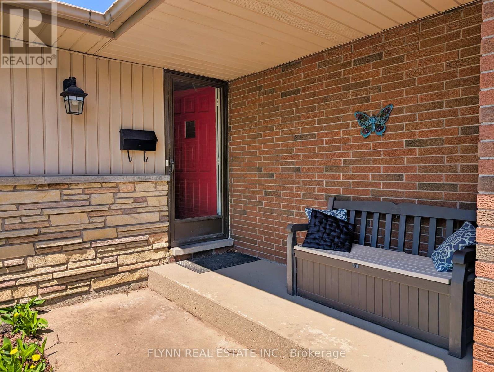 6707 Crawford Street, Niagara Falls (Morrison), Ontario  L2E 5Z3 - Photo 2 - X12447532