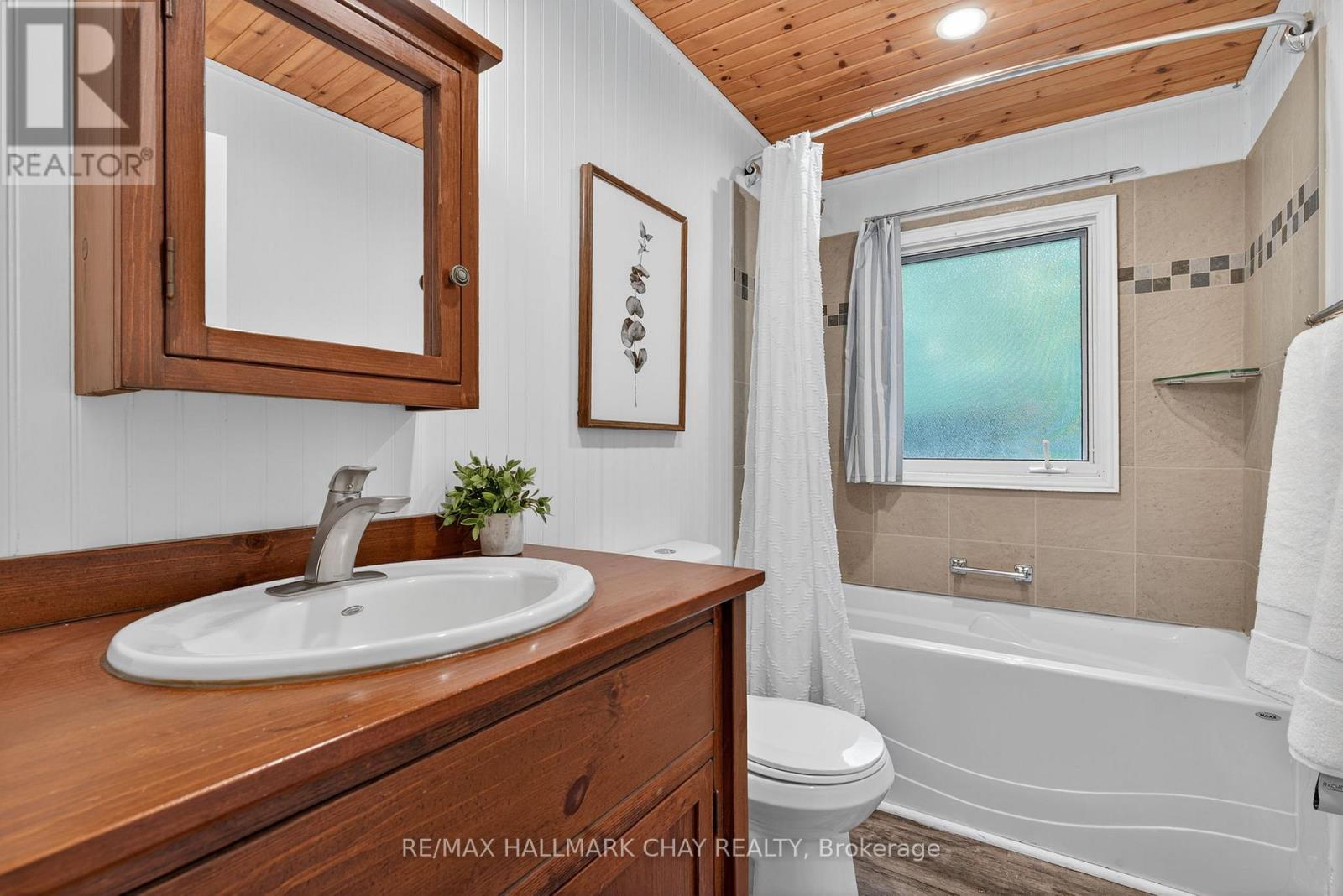 1104 Hammond Road, Lake Of Bays (Mclean), Ontario  P0B 1A0 - Photo 13 - X12447536