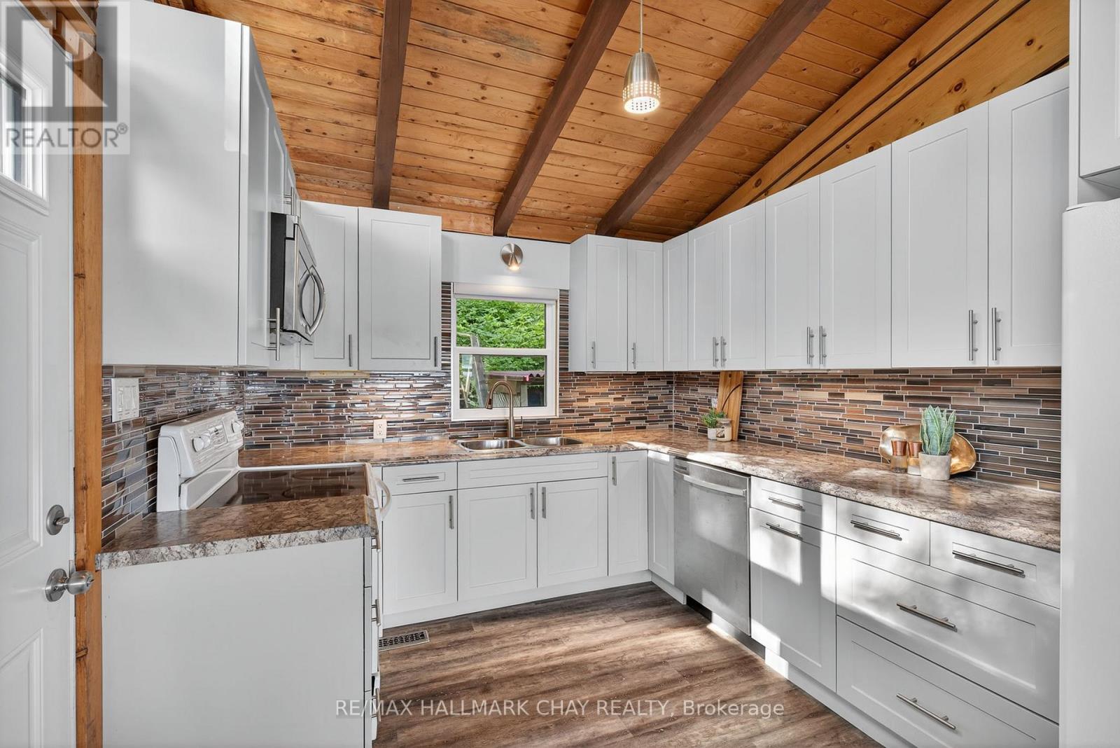 1104 Hammond Road, Lake Of Bays (Mclean), Ontario  P0B 1A0 - Photo 8 - X12447536