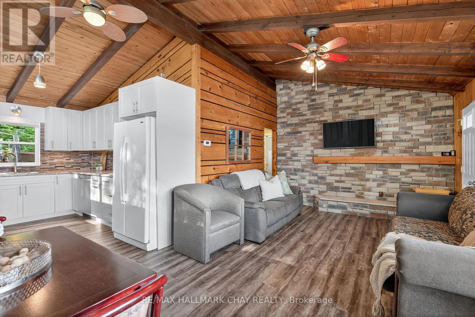 1104 Hammond Road, Lake Of Bays (Mclean), Ontario  P0B 1A0 - Photo 9 - X12447536