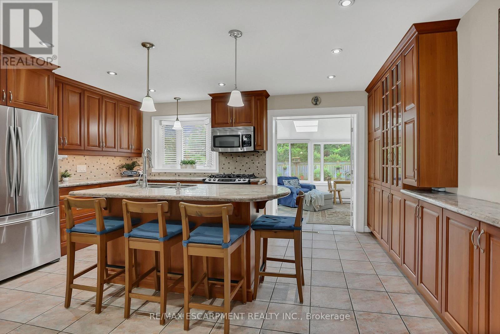 95 Mountain Avenue N, Hamilton (Stoney Creek), Ontario  L8G 3P6 - Photo 6 - X12447538