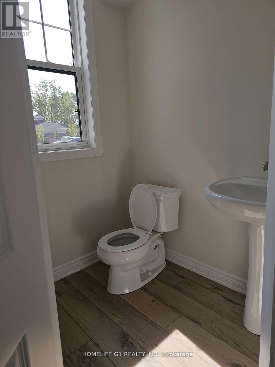 17 - 17 Shamrock Common, St. Catharines (Rykert/vansickle), Ontario  L2S 0G7 - Photo 4 - X12447556