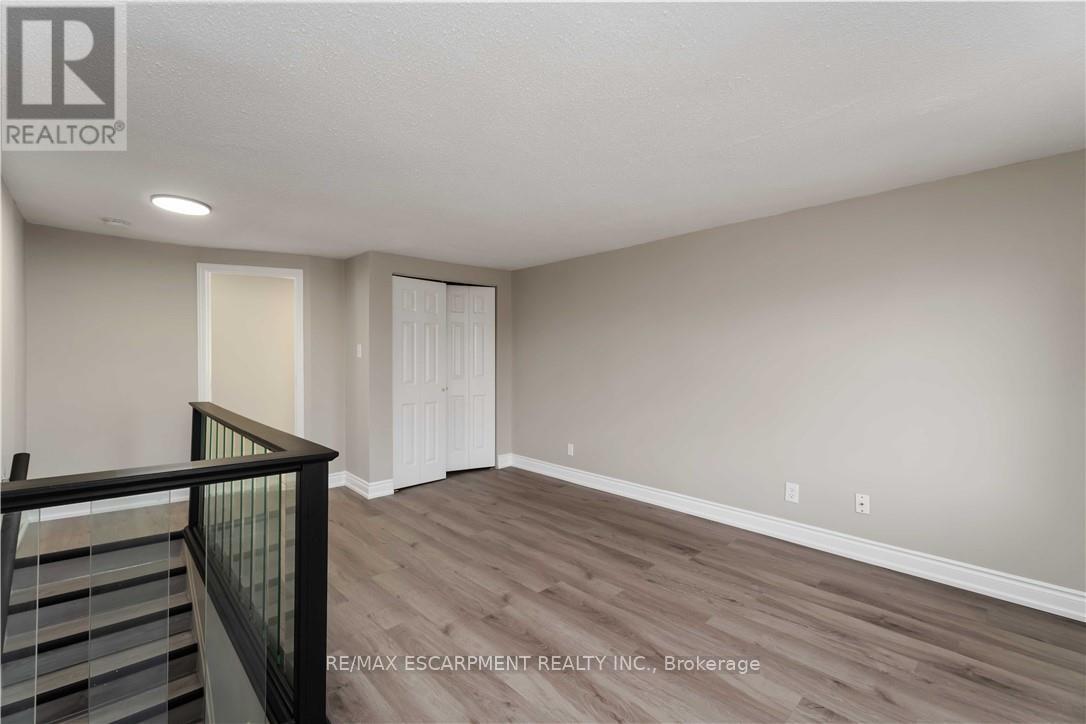 187 Barton Street W, Hamilton, Ontario  L8R 2H3 - Photo 11 - X12447580