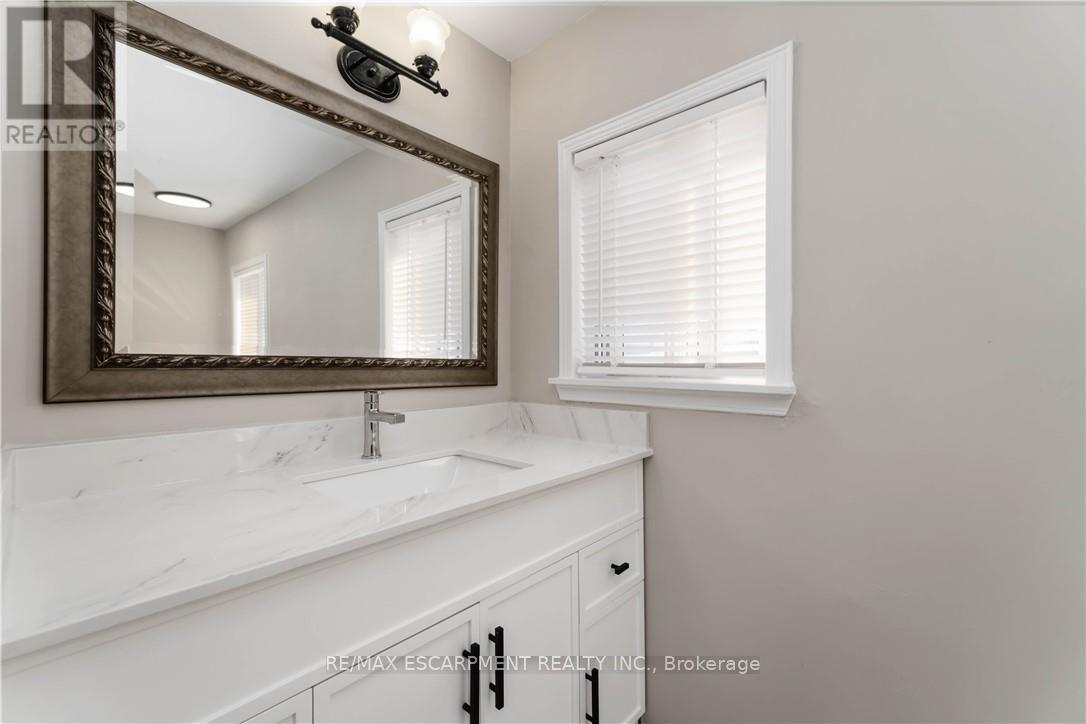 187 Barton Street W, Hamilton, Ontario  L8R 2H3 - Photo 12 - X12447580