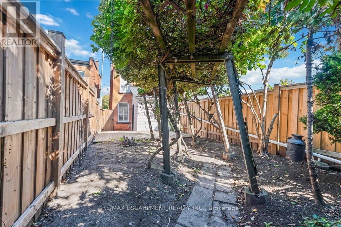 187 Barton Street W, Hamilton, Ontario  L8R 2H3 - Photo 18 - X12447580