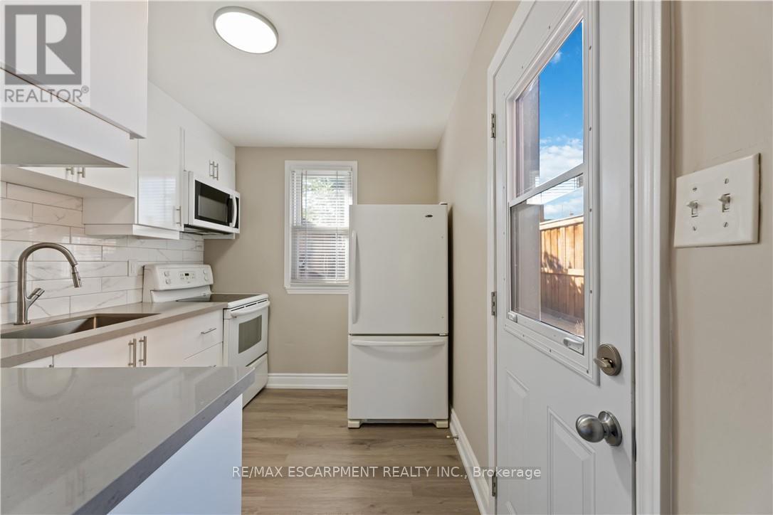 187 Barton Street W, Hamilton, Ontario  L8R 2H3 - Photo 8 - X12447580