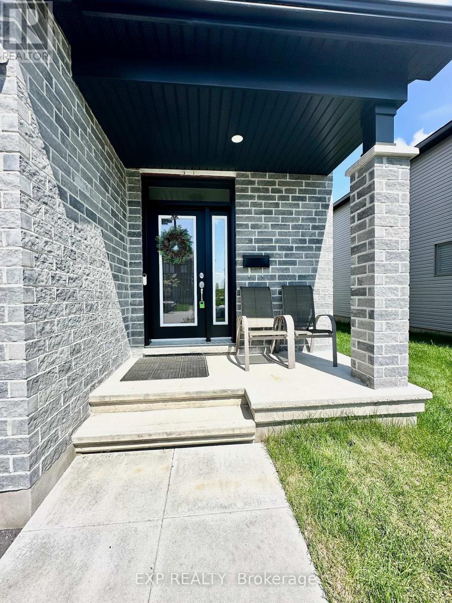 712 Namur Street, Russell, Ontario  K0A 1W0 - Photo 2 - X12447481