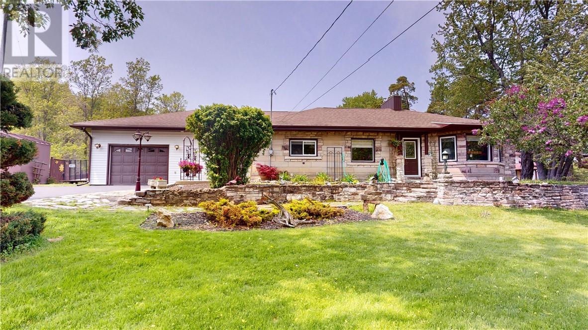 15 Gore Street, Gore Bay, Ontario  P0P 1H0 - Photo 12 - 2125093