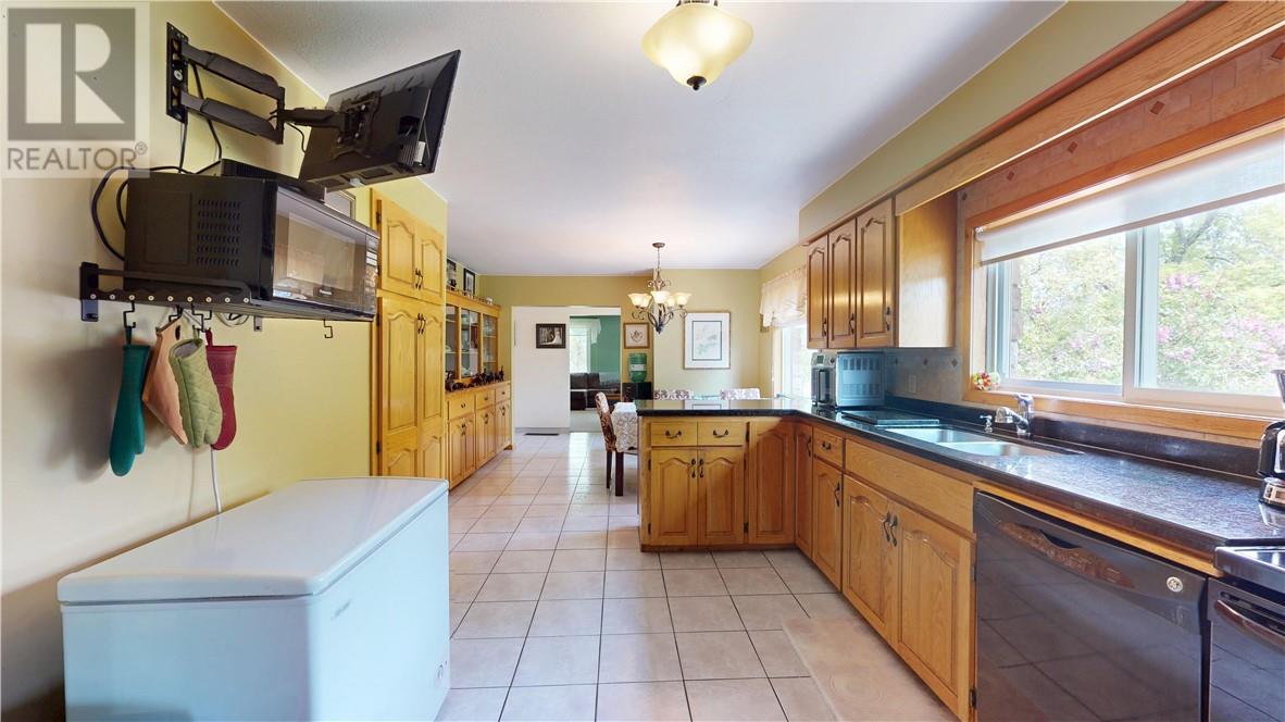 15 Gore Street, Gore Bay, Ontario  P0P 1H0 - Photo 52 - 2125093