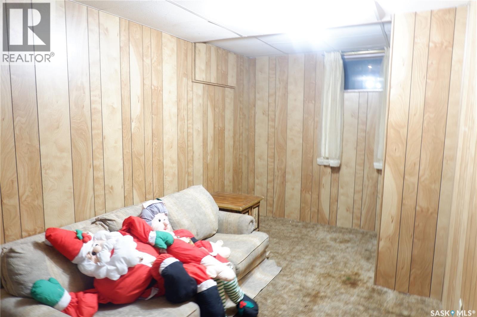 301 2nd Avenue S, Rockglen, Saskatchewan  S0H 3R0 - Photo 18 - SK020144