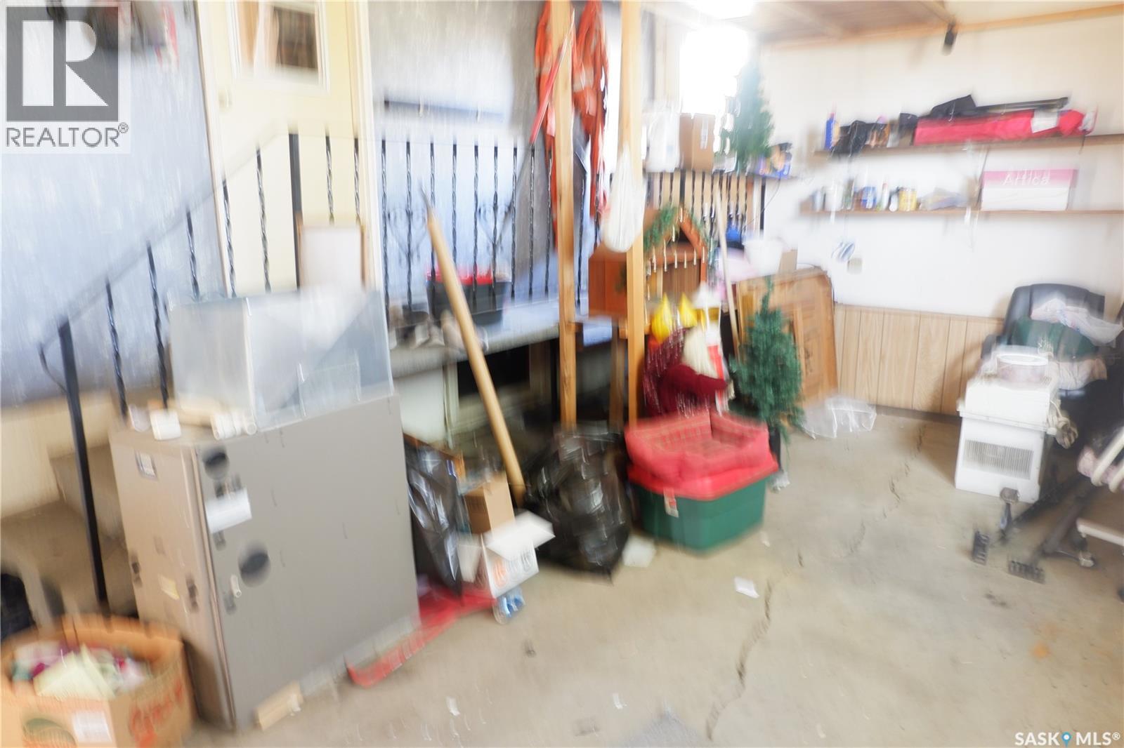 301 2nd Avenue S, Rockglen, Saskatchewan  S0H 3R0 - Photo 23 - SK020144