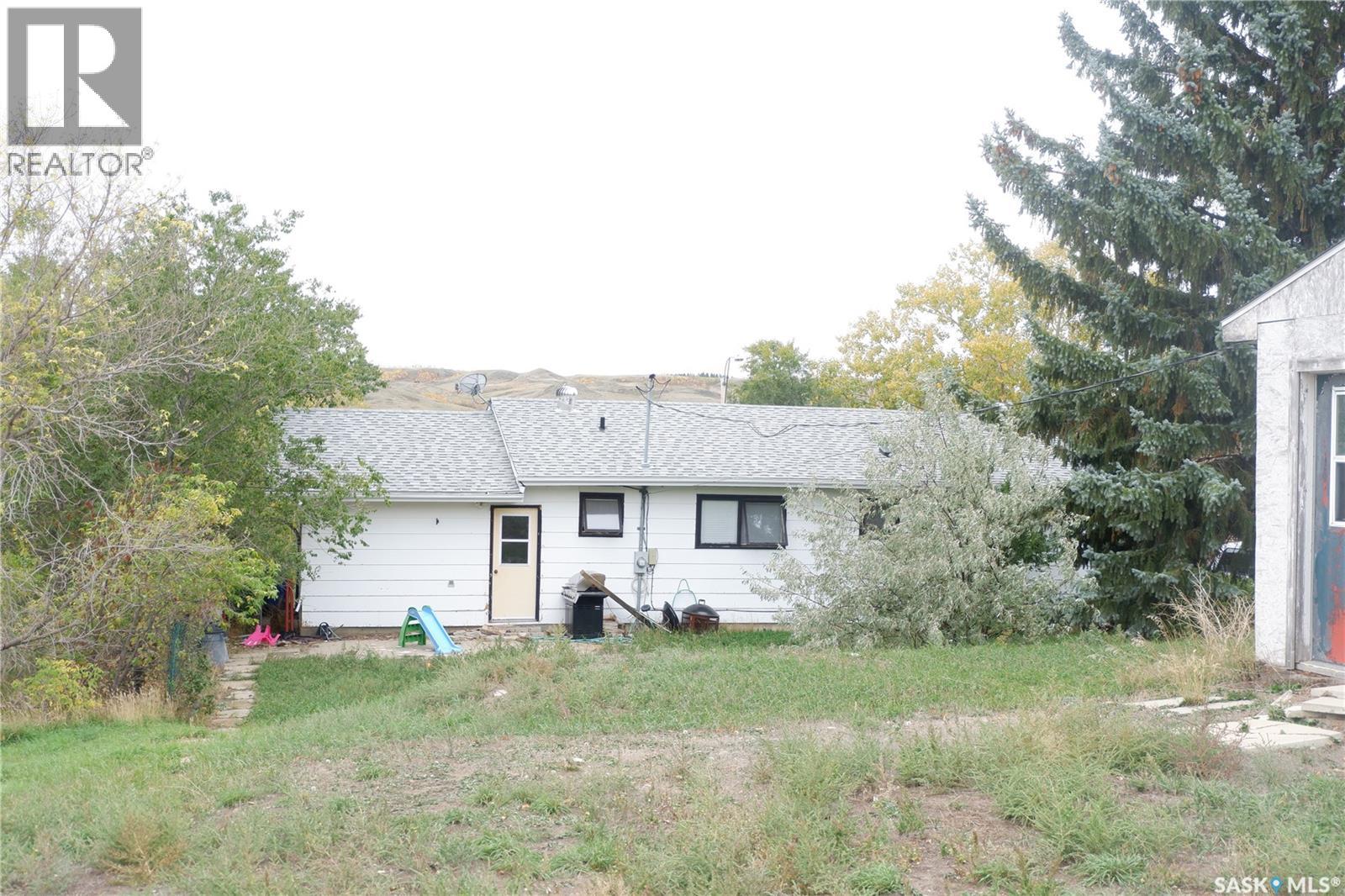 301 2nd Avenue S, Rockglen, Saskatchewan  S0H 3R0 - Photo 26 - SK020144