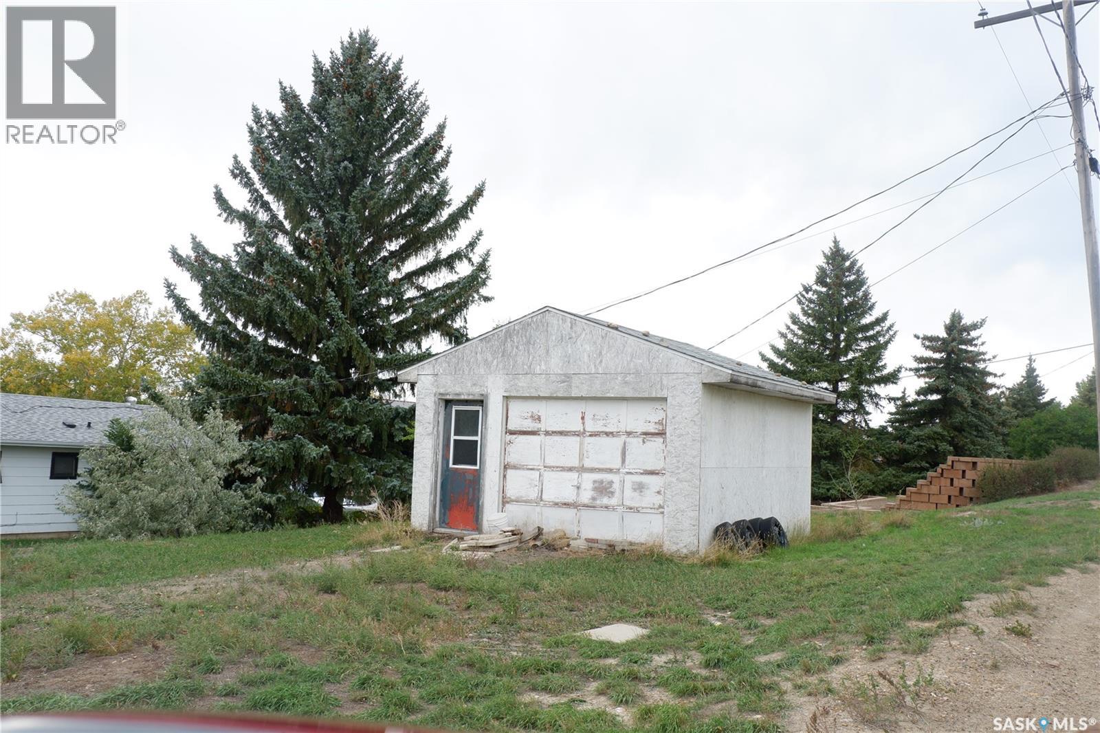 301 2nd Avenue S, Rockglen, Saskatchewan  S0H 3R0 - Photo 27 - SK020144