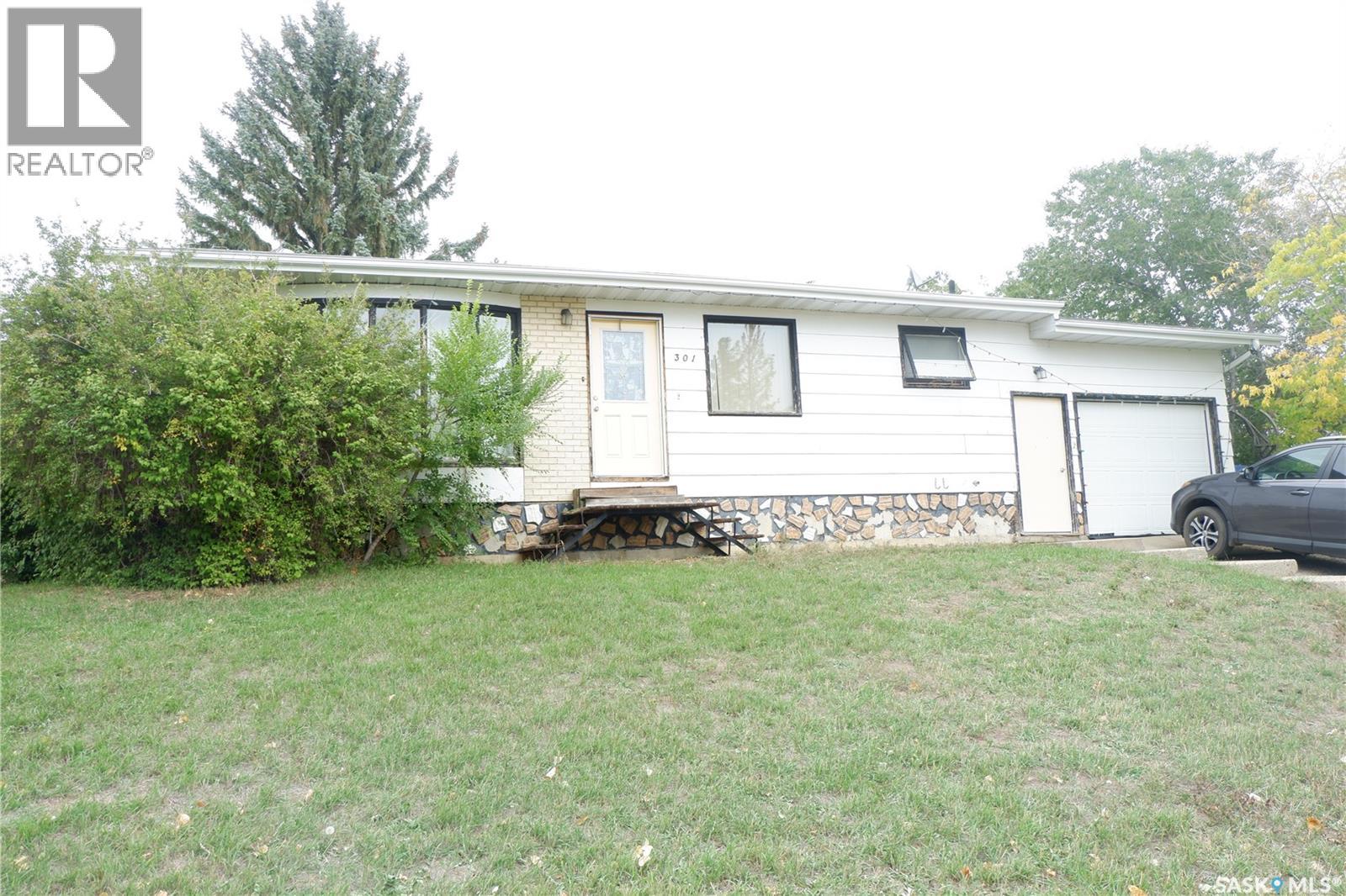301 2nd Avenue S, Rockglen, Saskatchewan  S0H 3R0 - Photo 28 - SK020144