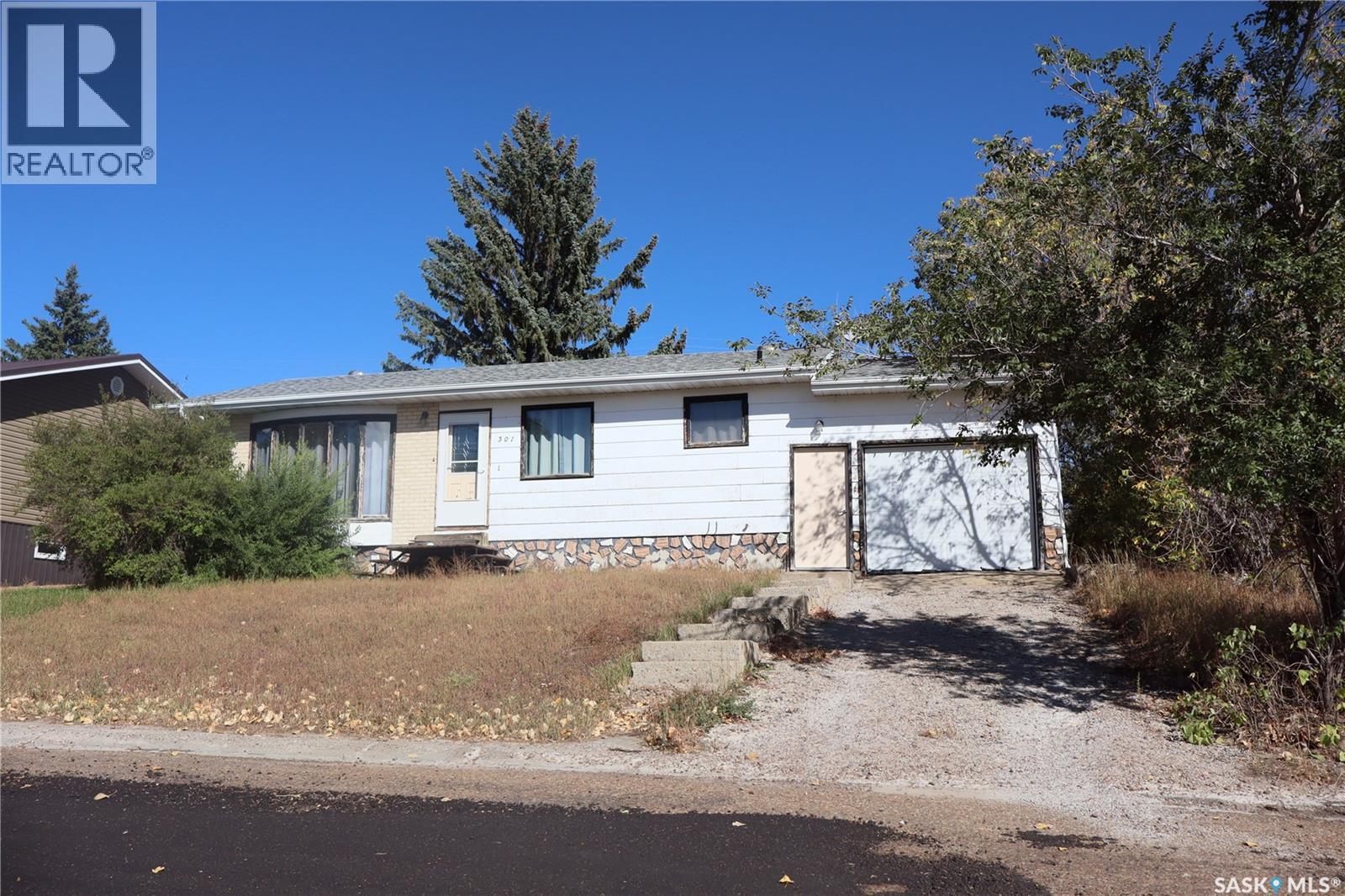 301 2nd Avenue S, Rockglen, Saskatchewan  S0H 3R0 - Photo 29 - SK020144