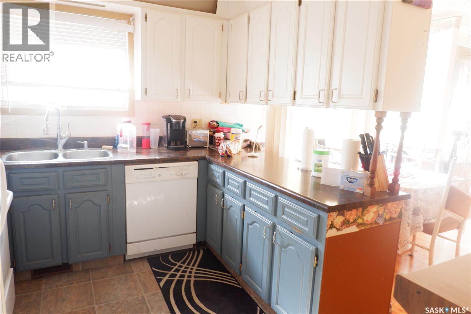 301 2nd Avenue S, Rockglen, Saskatchewan  S0H 3R0 - Photo 4 - SK020144