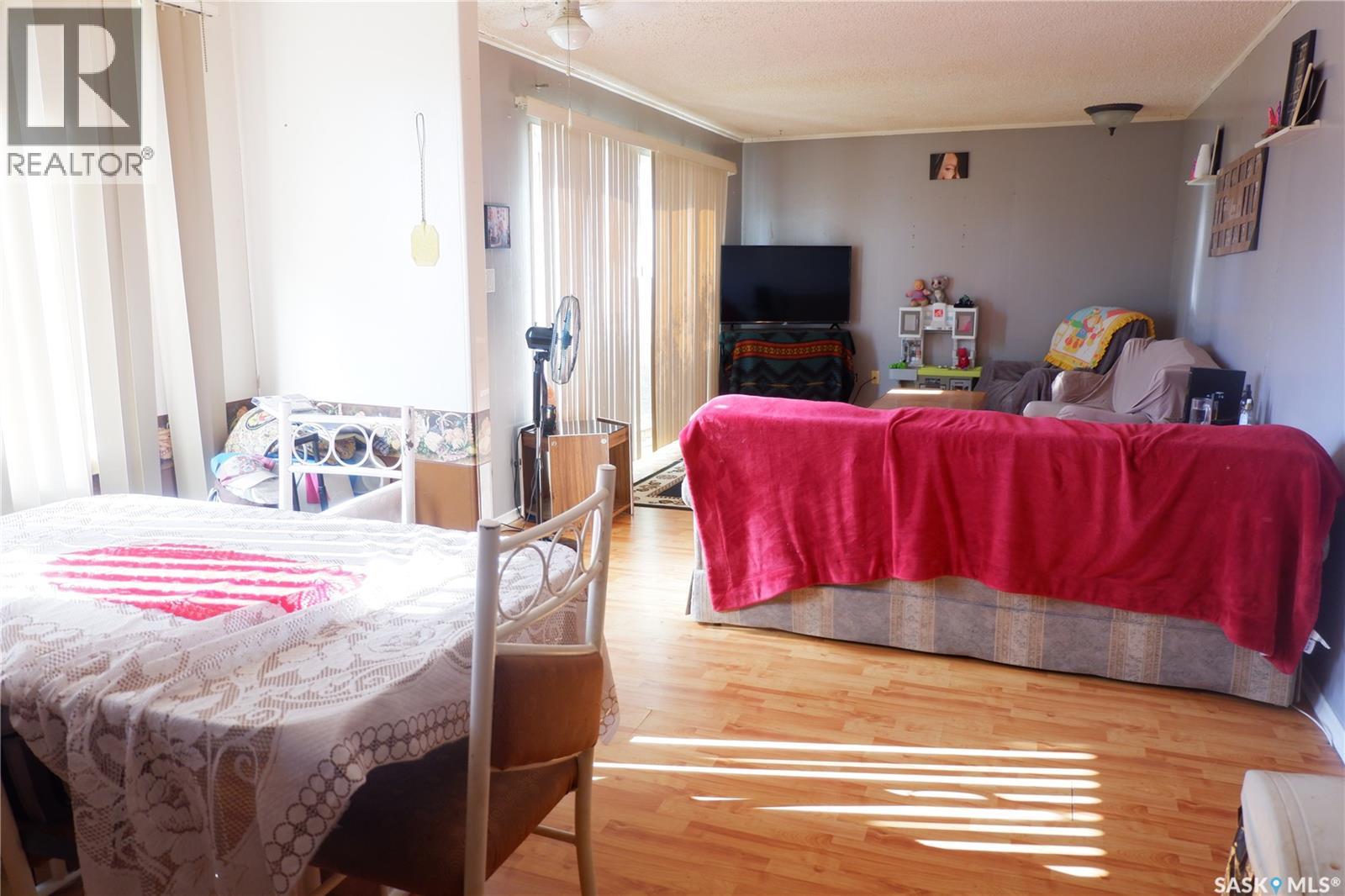 301 2nd Avenue S, Rockglen, Saskatchewan  S0H 3R0 - Photo 6 - SK020144