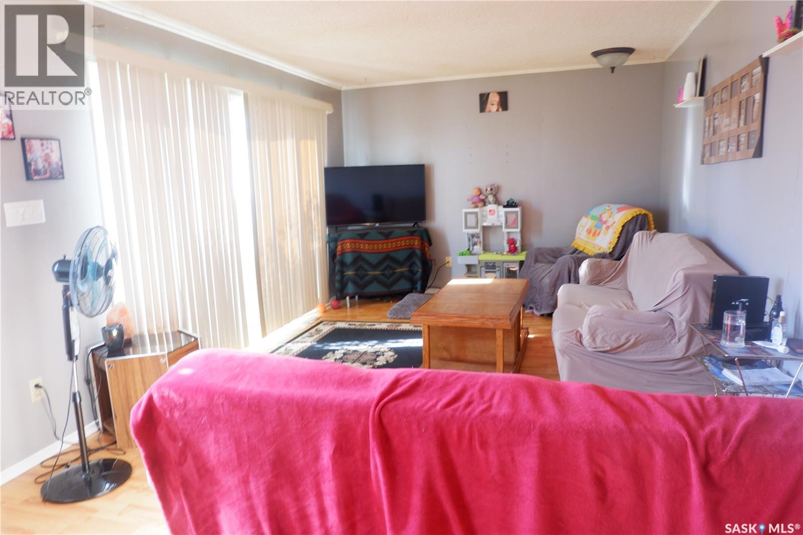 301 2nd Avenue S, Rockglen, Saskatchewan  S0H 3R0 - Photo 7 - SK020144
