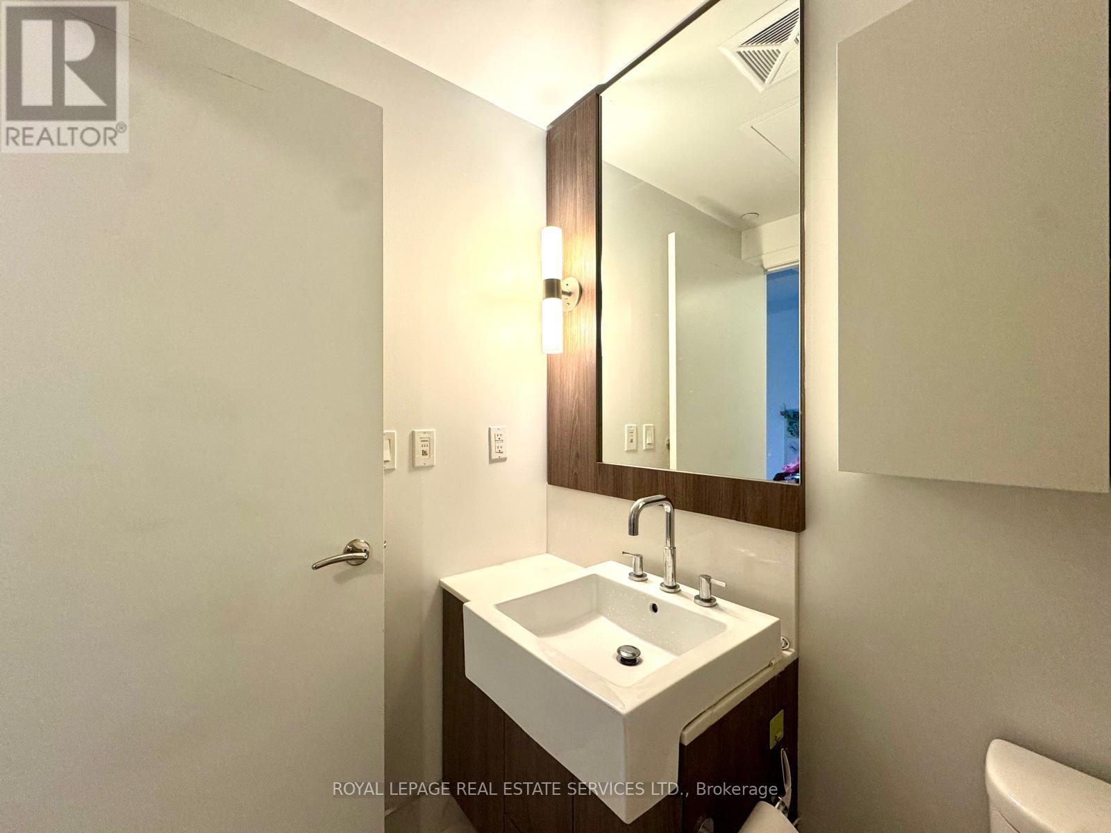 2810 - 88 Blue Jays Way, Toronto, Ontario  M5V 0L7 - Photo 11 - C12447630
