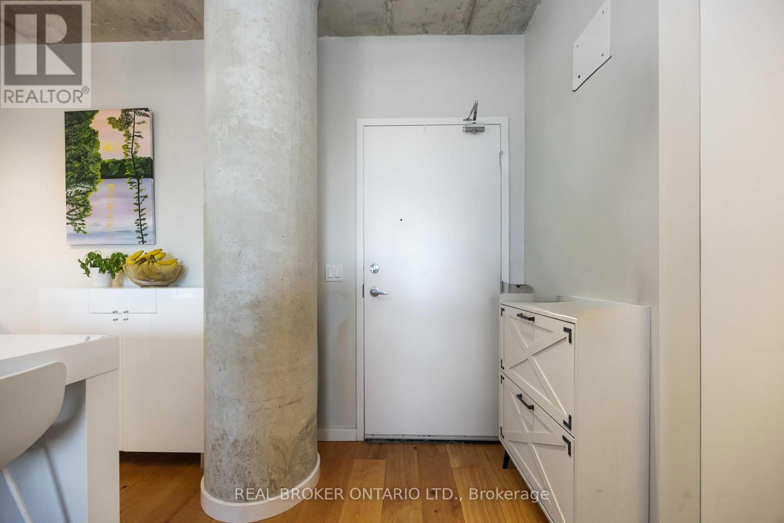 305 - 51 Trolley Crescent, Toronto, Ontario  M5A 0E9 - Photo 4 - C12447633