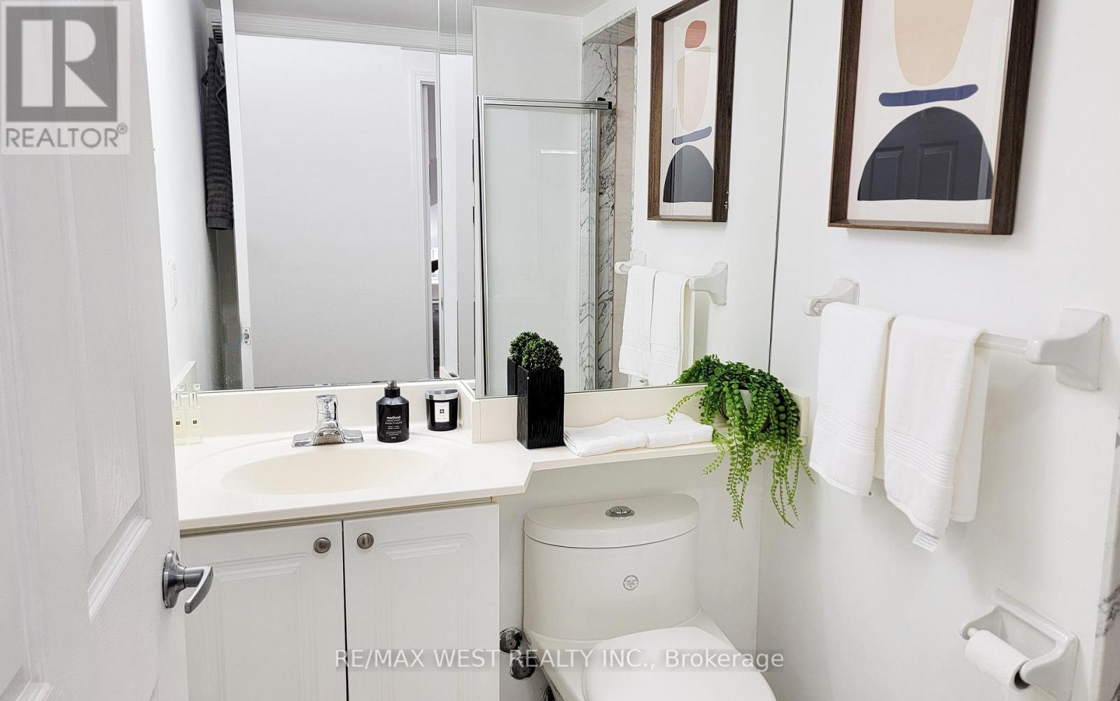 302 - 330 Adelaide Street E, Toronto, Ontario  M5A 4S9 - Photo 8 - C12447638