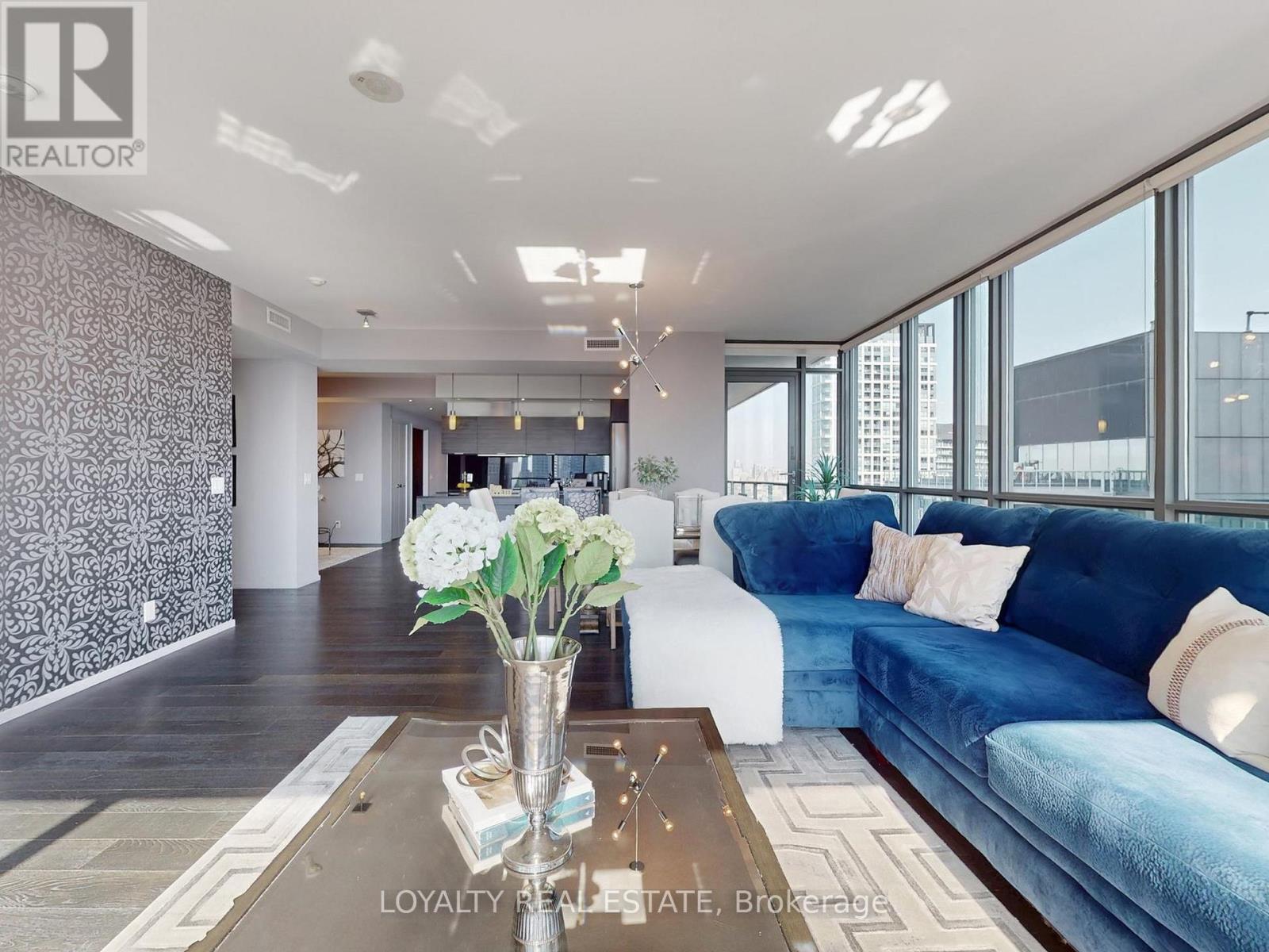 3305 - 8 Charlotte Street, Toronto (Waterfront Communities), Ontario  M5V 0K4 - Photo 10 - C12447650