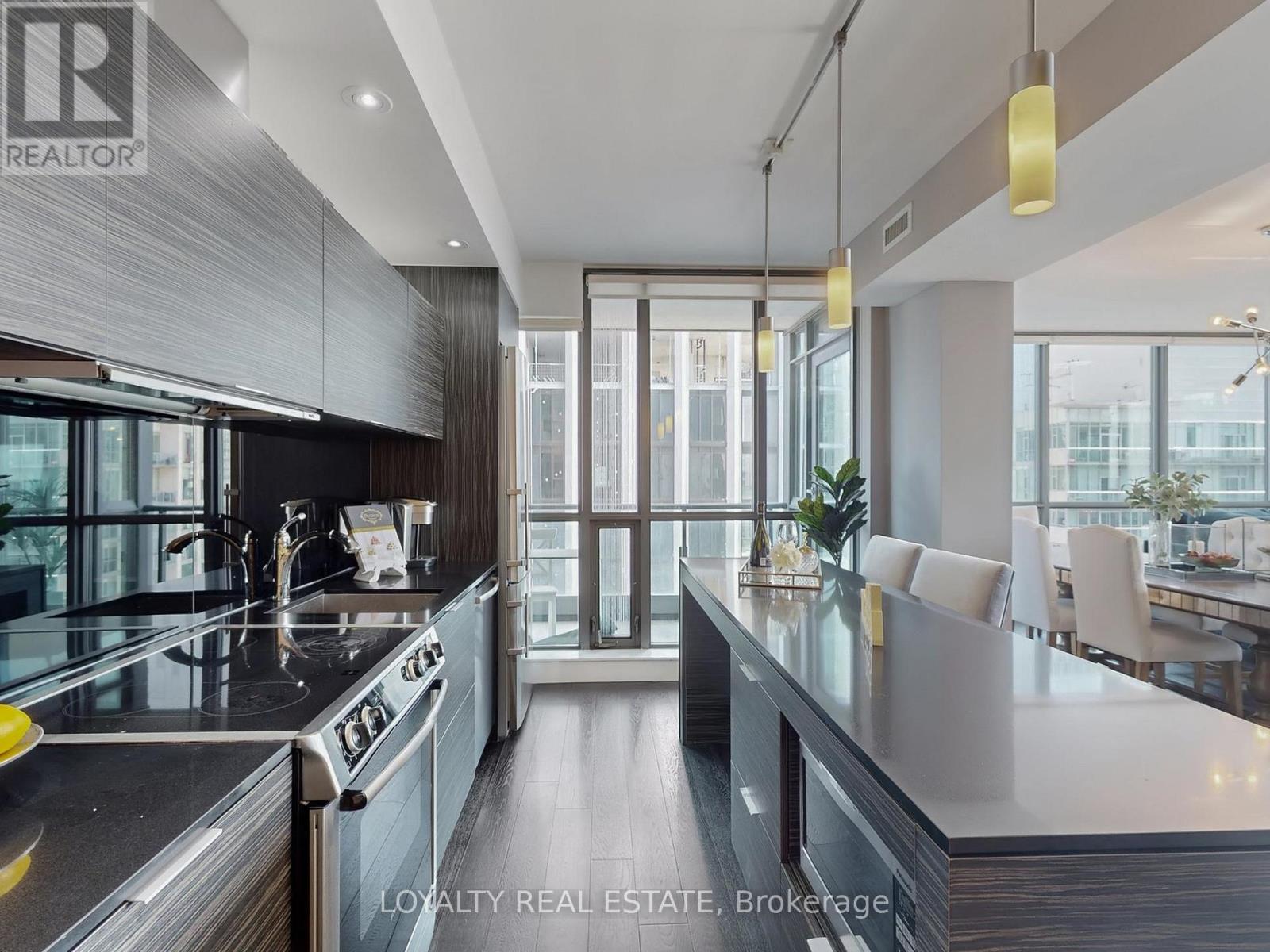 3305 - 8 Charlotte Street, Toronto (Waterfront Communities), Ontario  M5V 0K4 - Photo 14 - C12447650