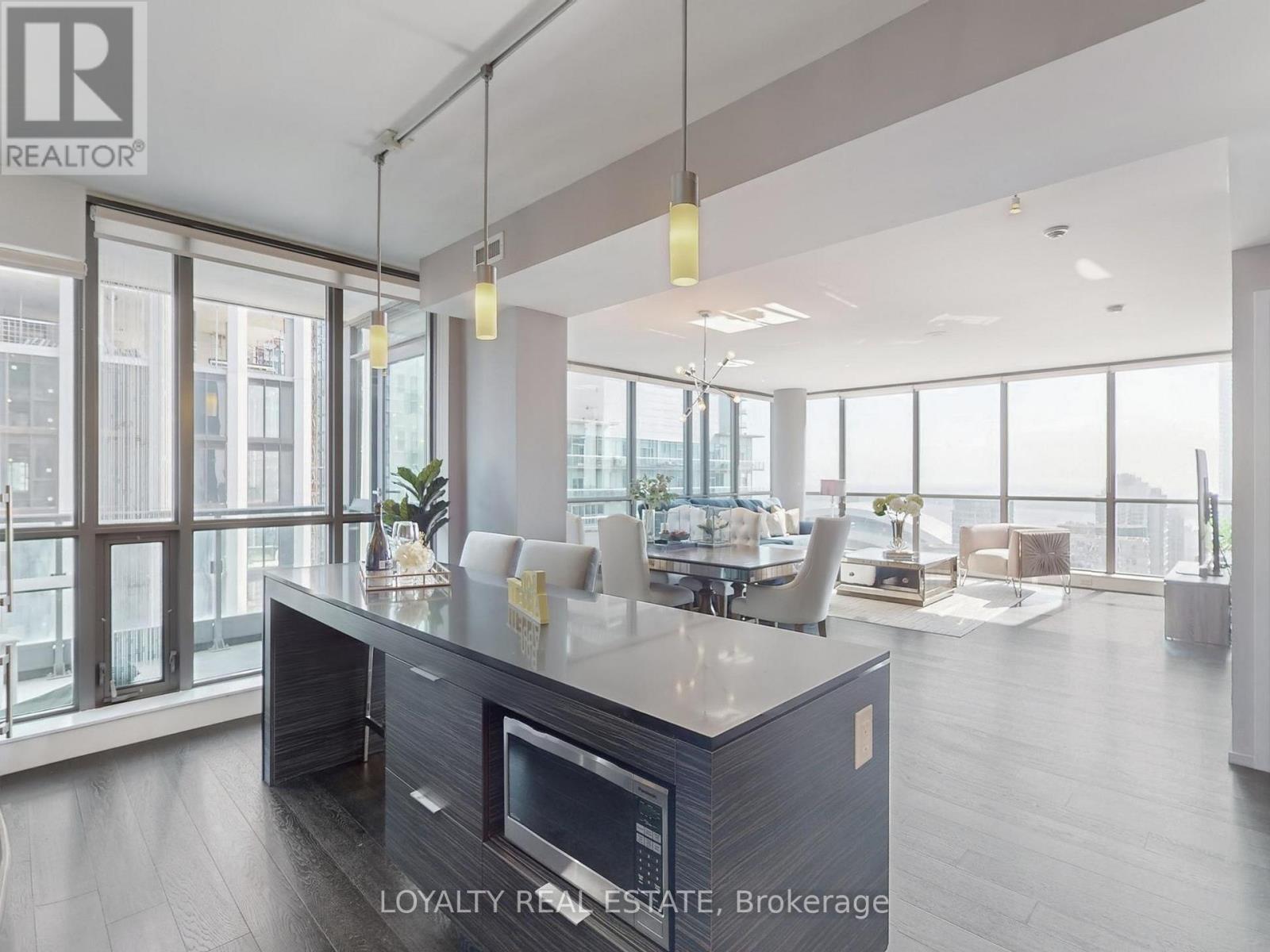 3305 - 8 Charlotte Street, Toronto (Waterfront Communities), Ontario  M5V 0K4 - Photo 16 - C12447650