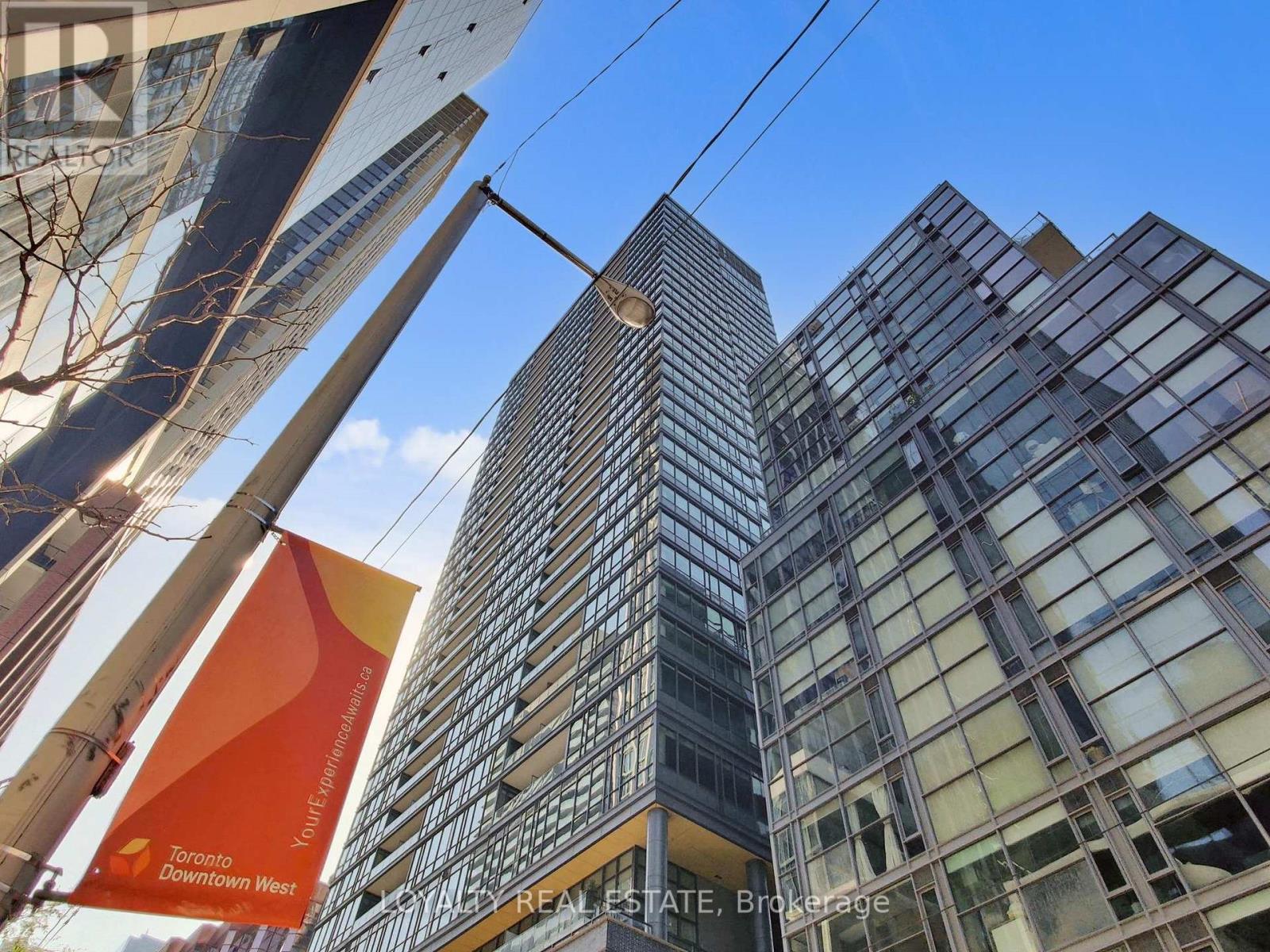 3305 - 8 Charlotte Street, Toronto (Waterfront Communities), Ontario  M5V 0K4 - Photo 2 - C12447650