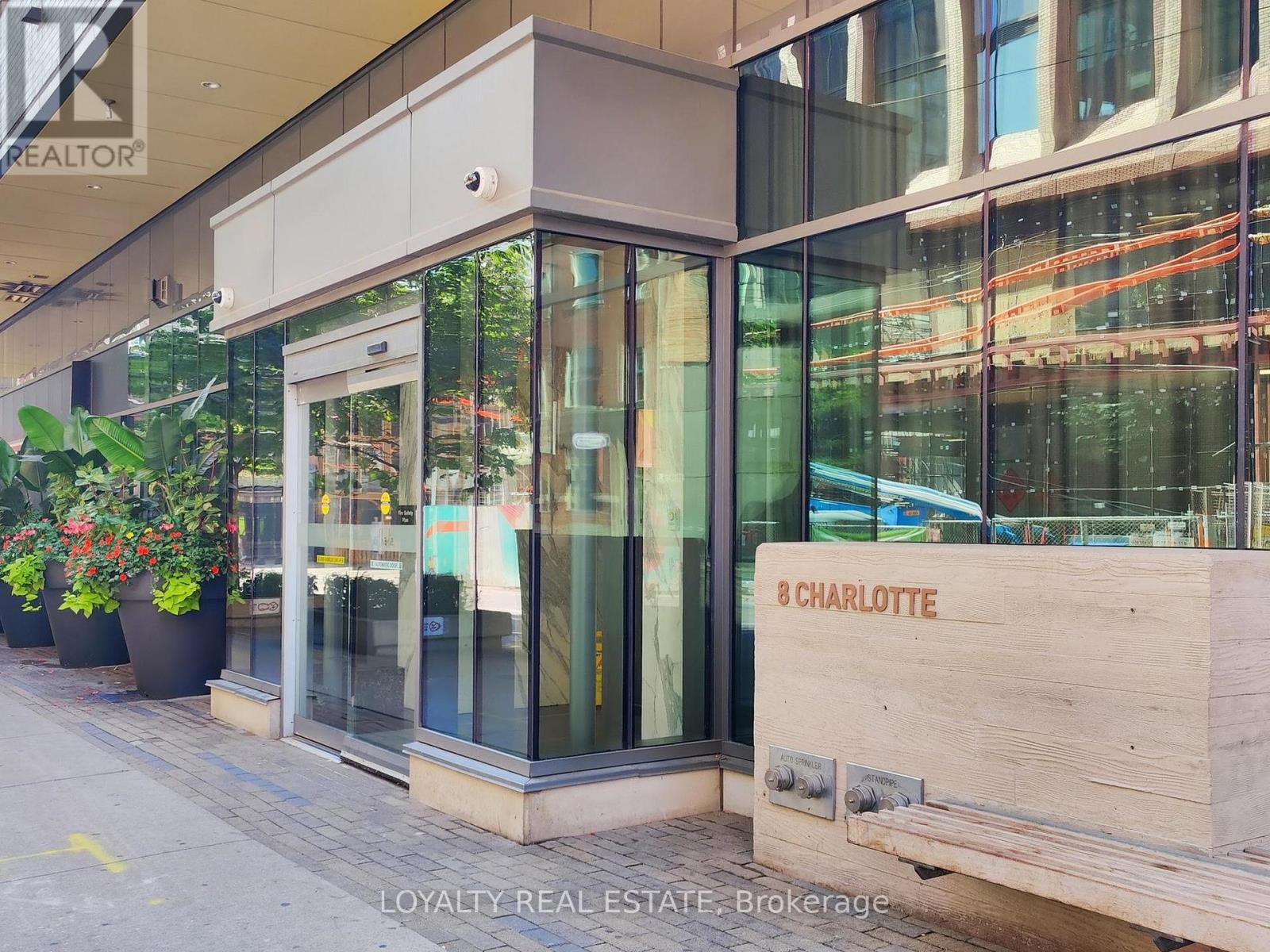 3305 - 8 Charlotte Street, Toronto (Waterfront Communities), Ontario  M5V 0K4 - Photo 3 - C12447650