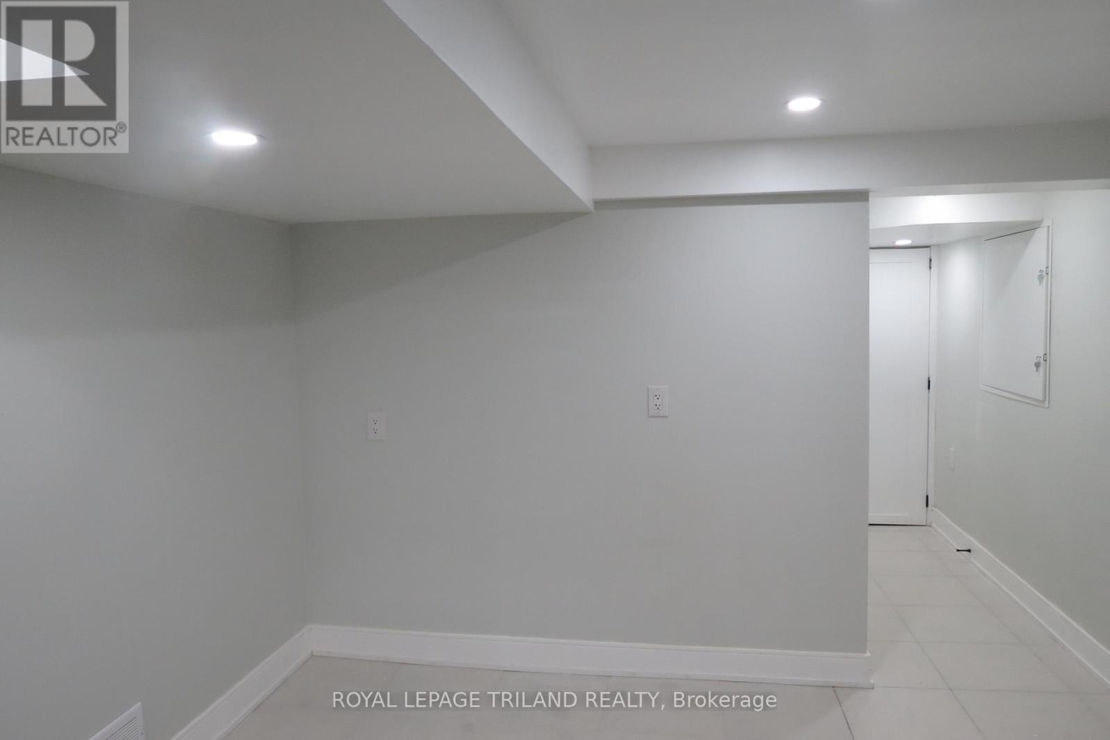867 Viscount Road S, London South, Ontario  N6J 2C7 - Photo 12 - X12445849