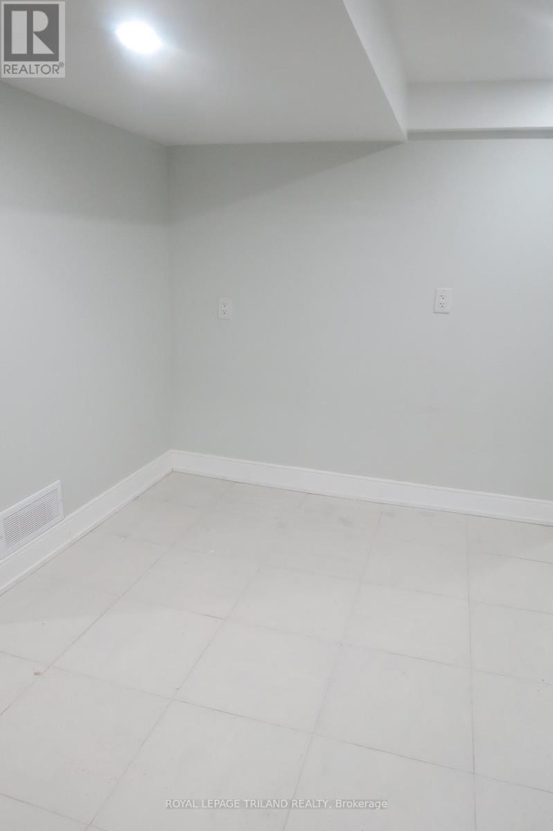 867 Viscount Road S, London South, Ontario  N6J 2C7 - Photo 13 - X12445849