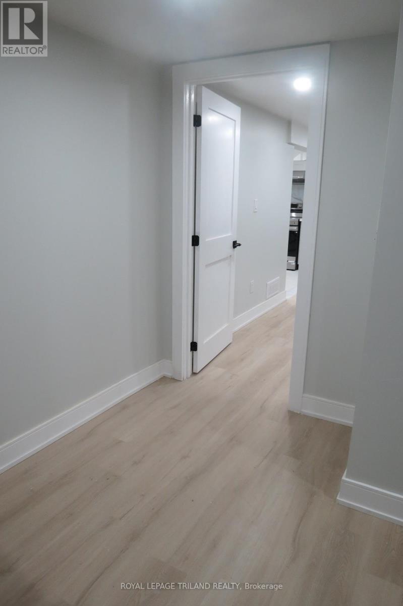 867 Viscount Road S, London South, Ontario  N6J 2C7 - Photo 18 - X12445849