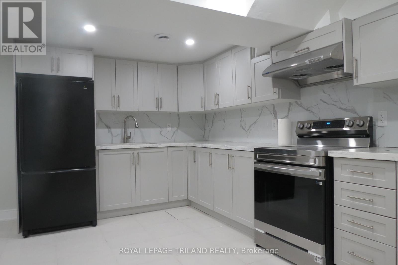 867 Viscount Road S, London South, Ontario  N6J 2C7 - Photo 6 - X12445849