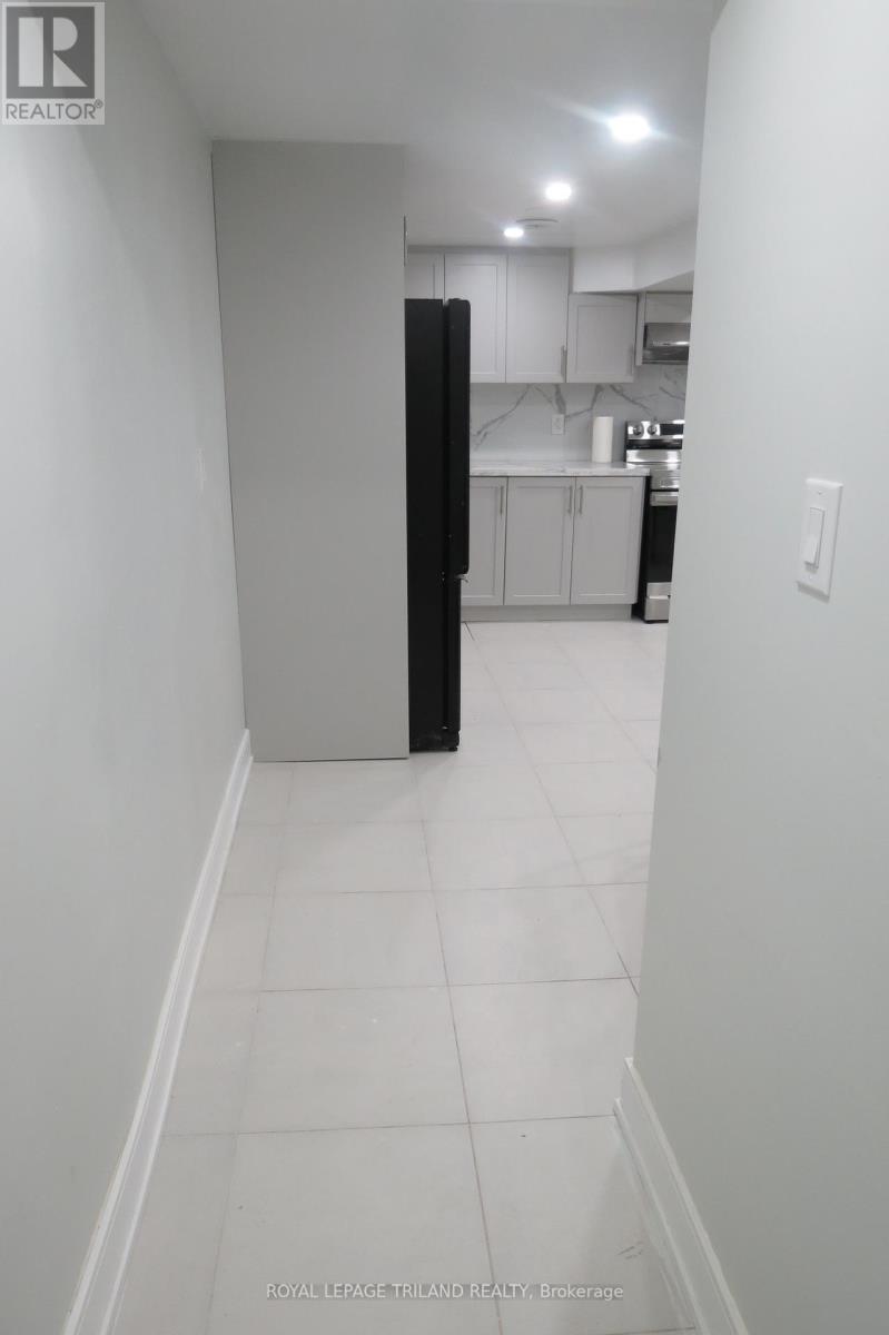 867 Viscount Road S, London South, Ontario  N6J 2C7 - Photo 11 - X12445849