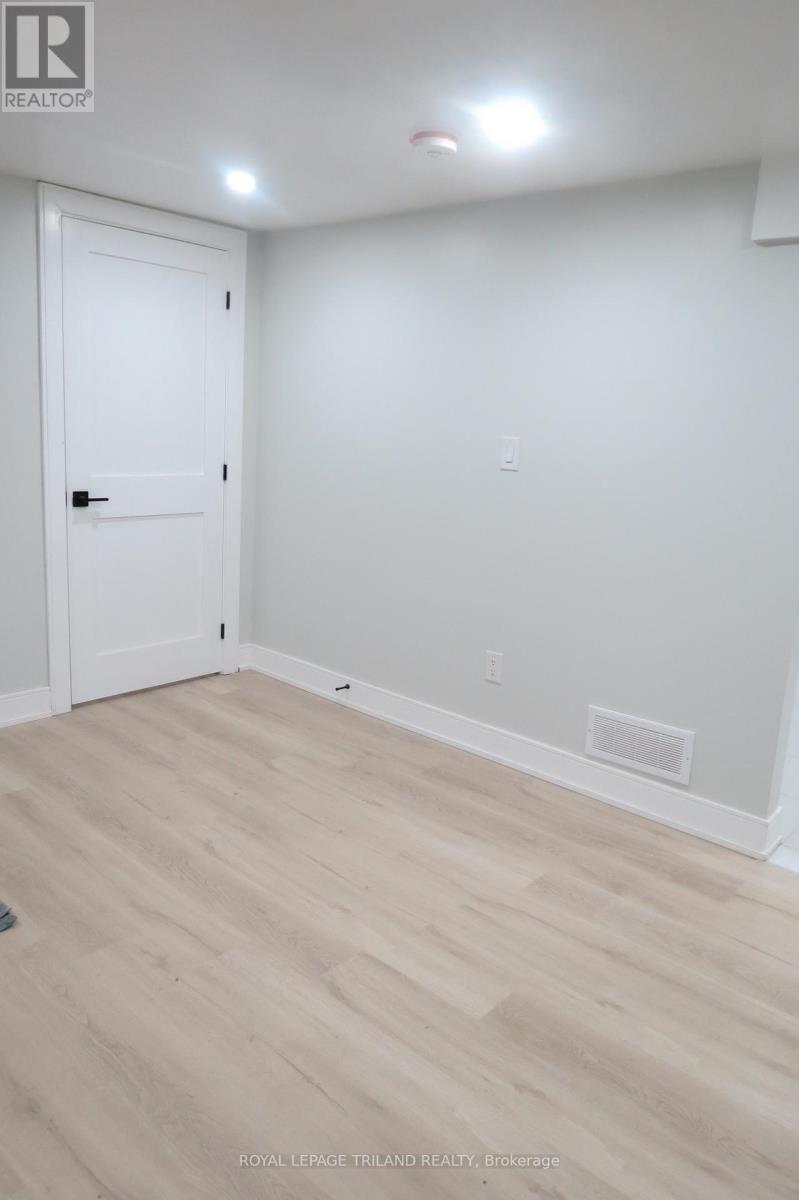 867 Viscount Road S, London South, Ontario  N6J 2C7 - Photo 19 - X12445849