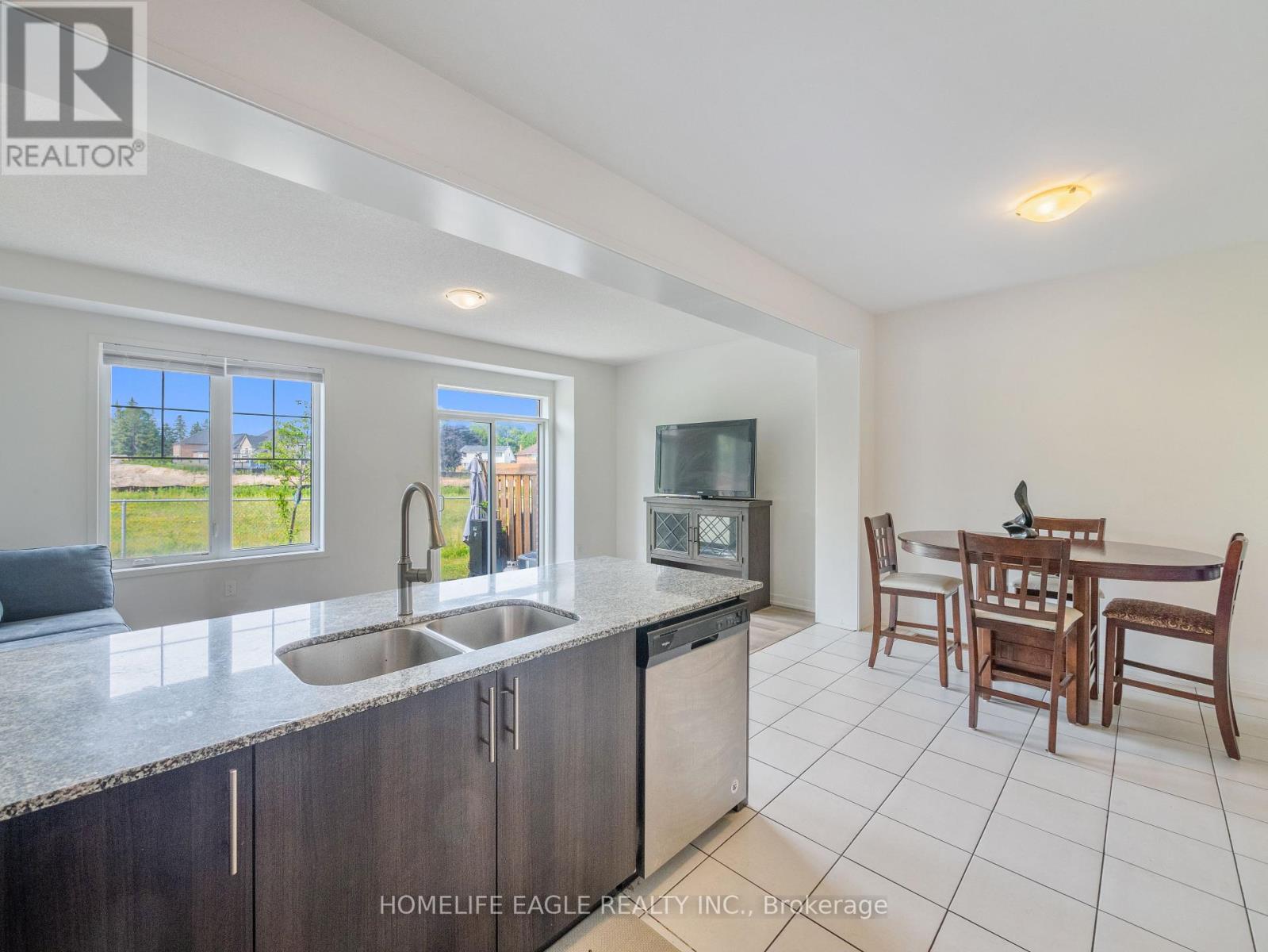 228 Bennett Street, Newmarket, Ontario  L3X 1B8 - Photo 10 - N12277513