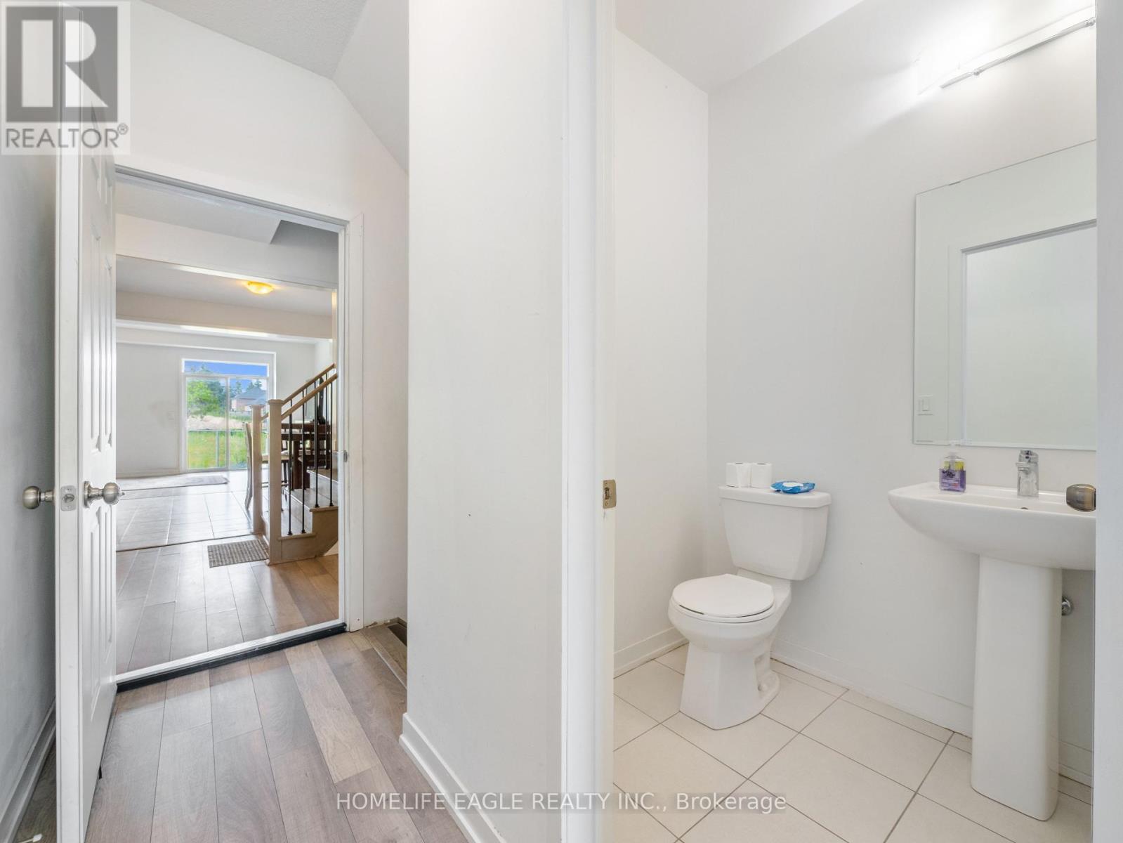 228 Bennett Street, Newmarket, Ontario  L3X 1B8 - Photo 4 - N12277513