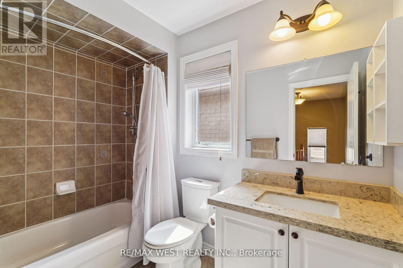 148 Chayna Crescent, Vaughan (Patterson), Ontario  L6A 0L6 - Photo 10 - N12447583