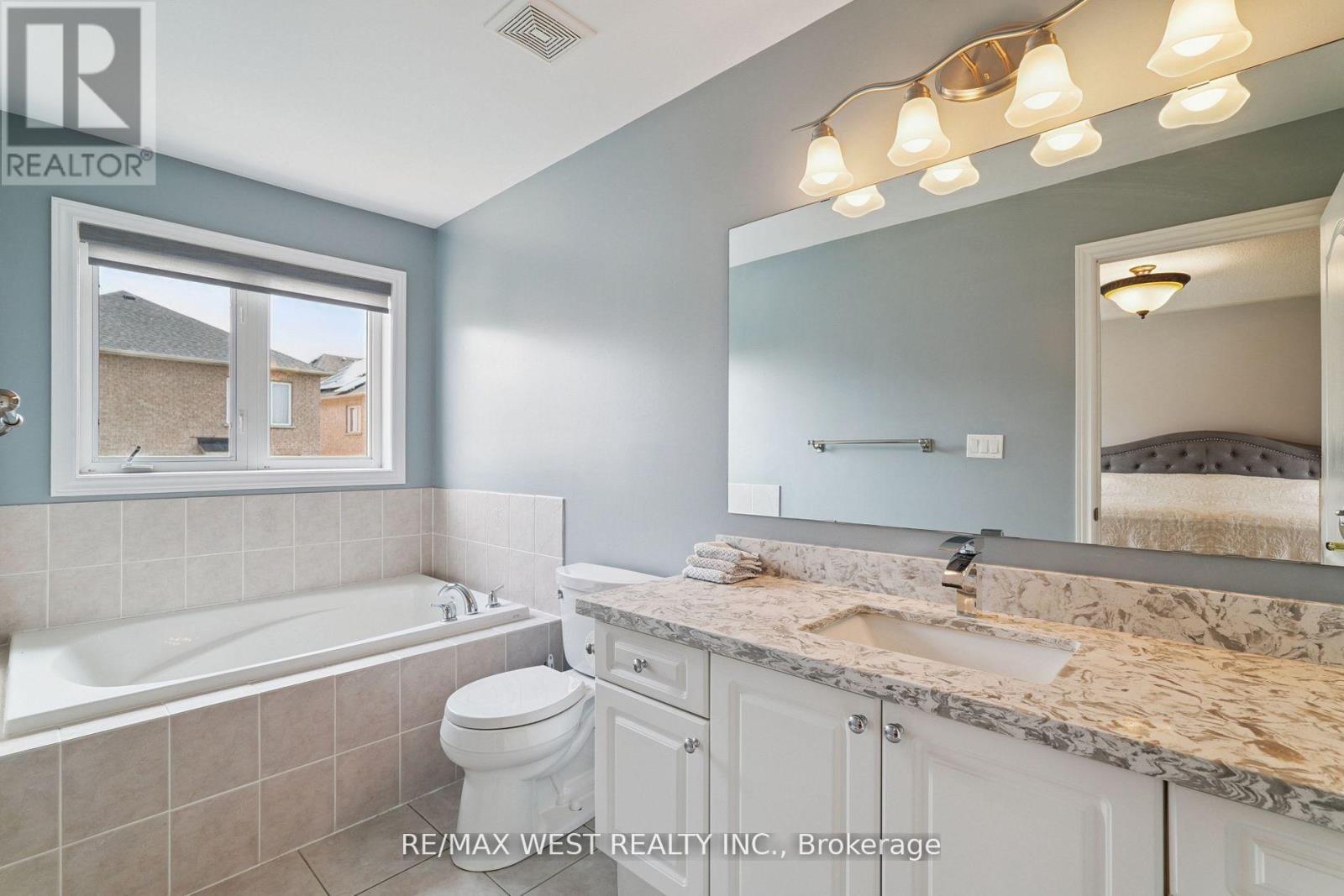 148 Chayna Crescent, Vaughan (Patterson), Ontario  L6A 0L6 - Photo 7 - N12447583