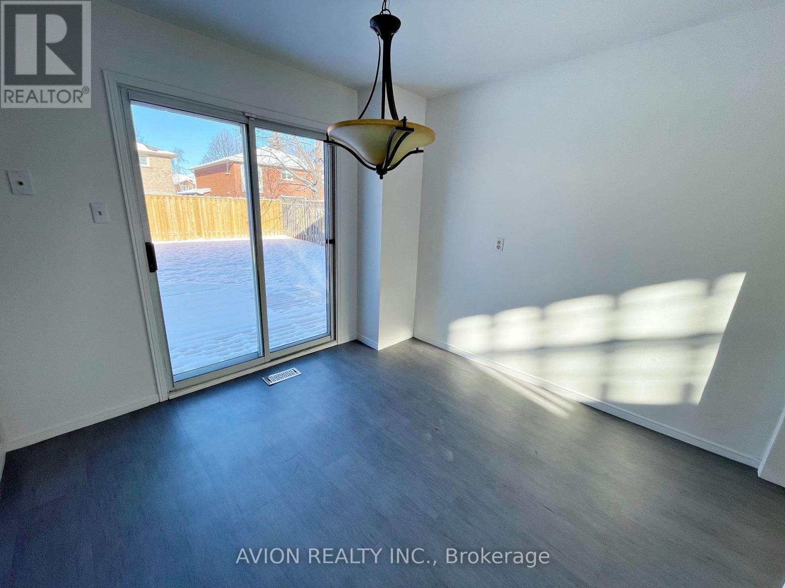 567 Millard Street, Whitchurch-Stouffville, Ontario  L4A 7Z3 - Photo 11 - N12447685