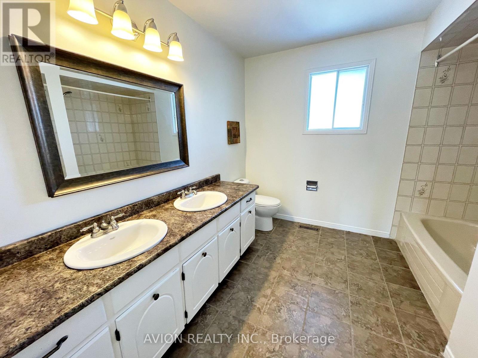 567 Millard Street, Whitchurch-Stouffville, Ontario  L4A 7Z3 - Photo 14 - N12447685