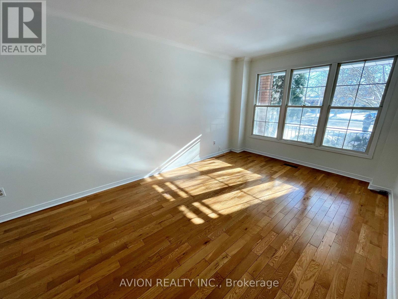 567 Millard Street, Whitchurch-Stouffville, Ontario  L4A 7Z3 - Photo 3 - N12447685